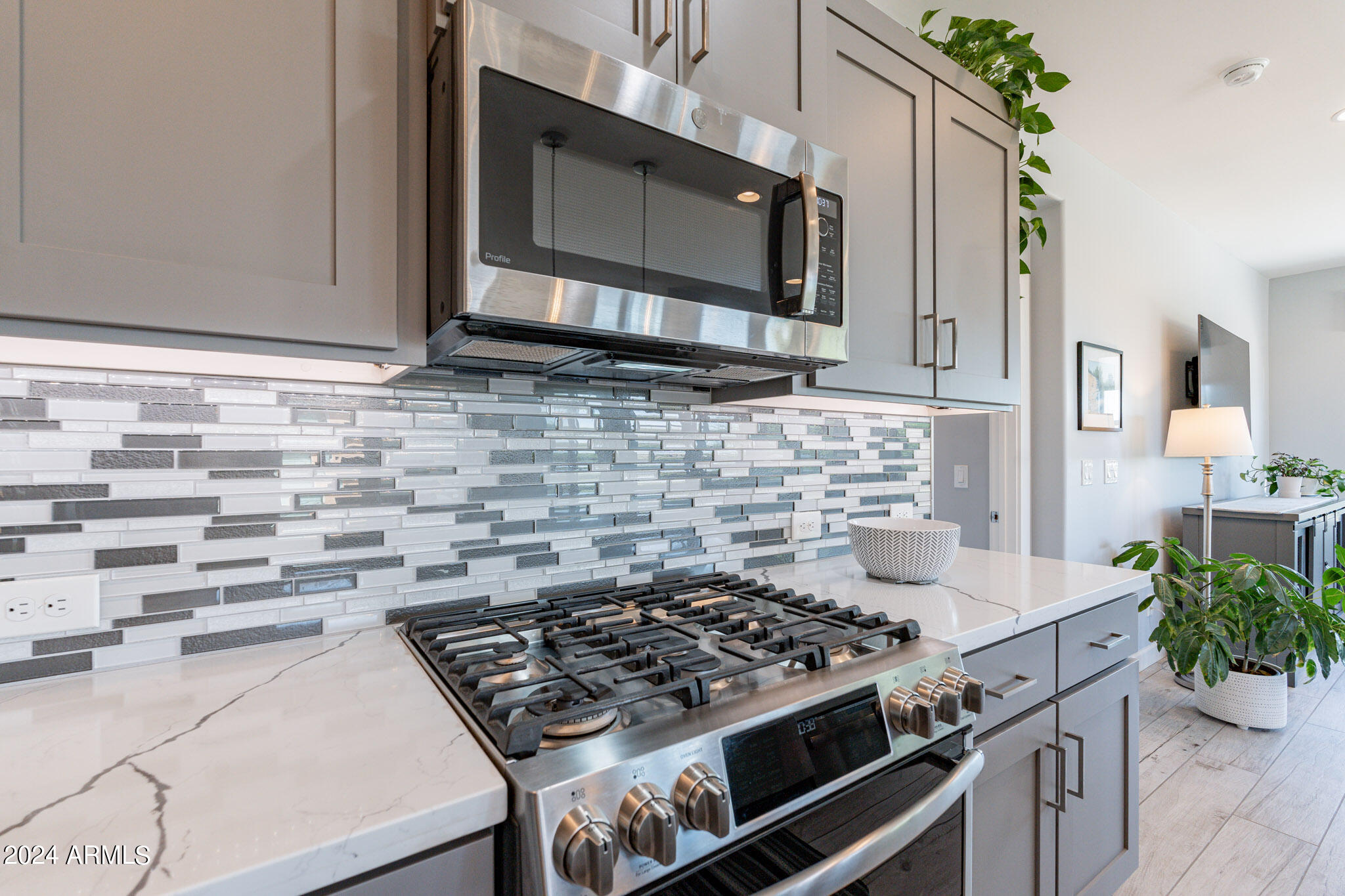 915 E COBBLE STONE Drive