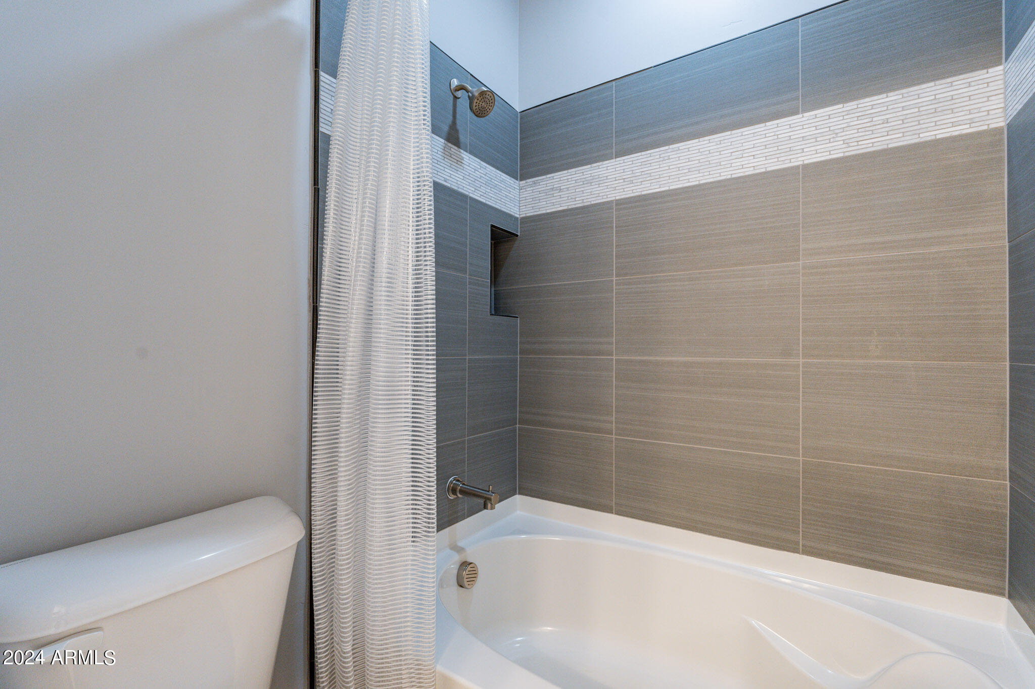 915 E COBBLE STONE Drive