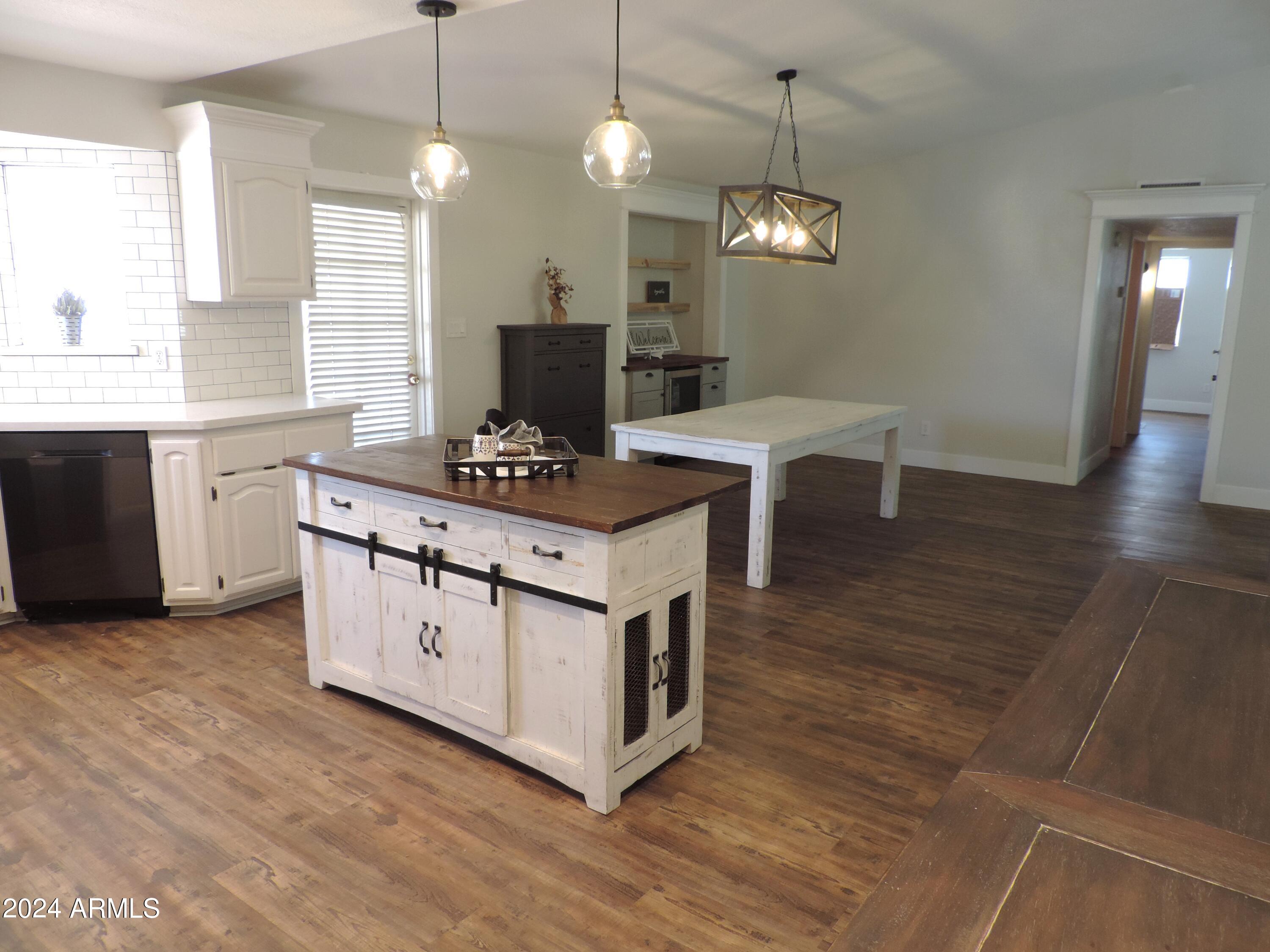 2904 E Dolpin Avenue