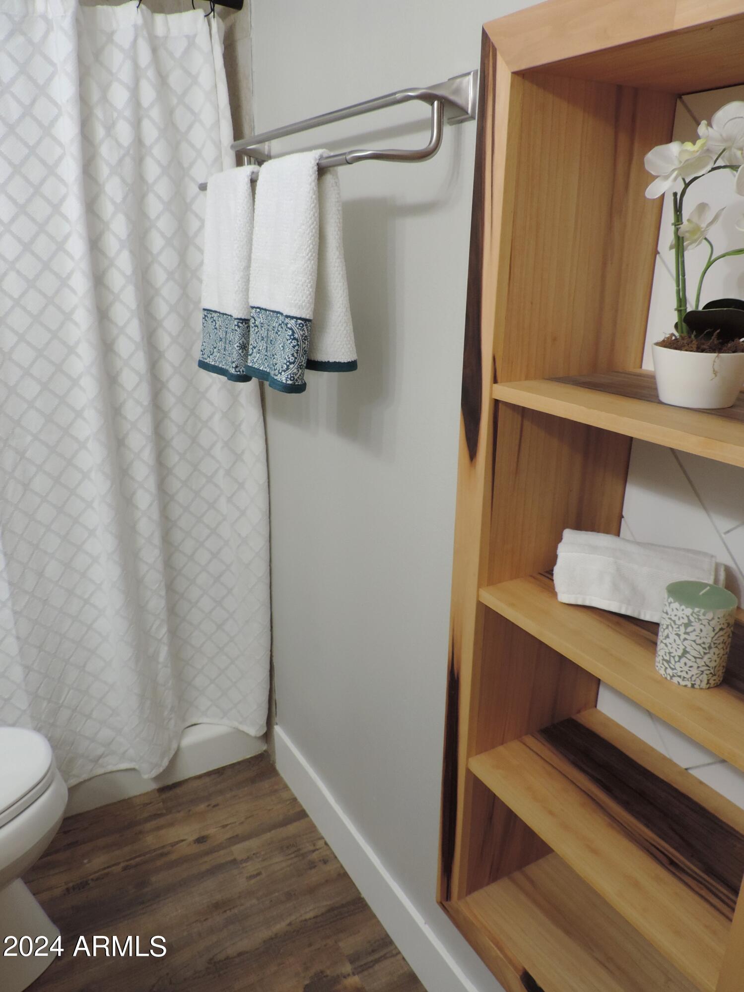 2904 E Dolpin Avenue