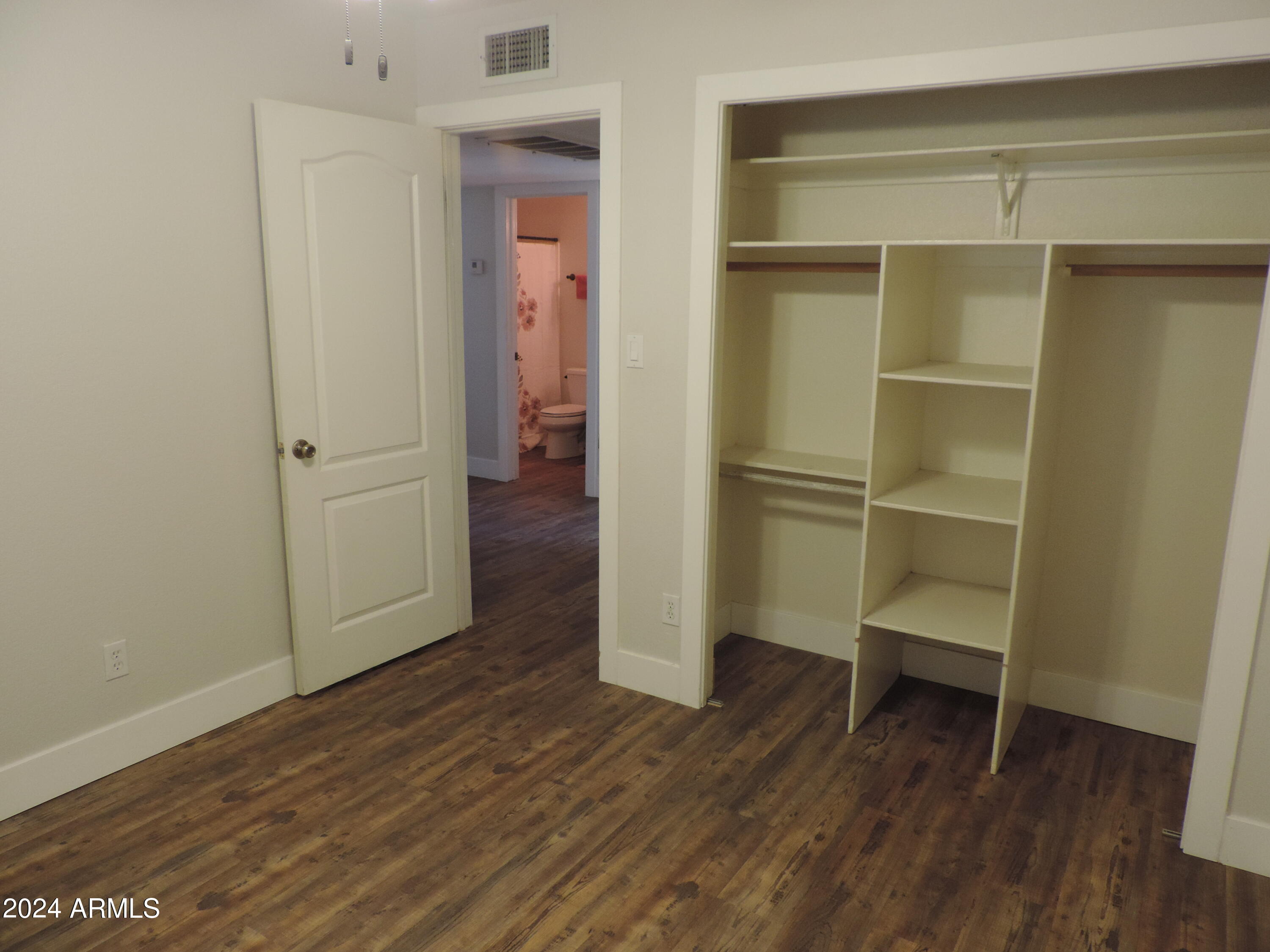 2904 E Dolpin Avenue