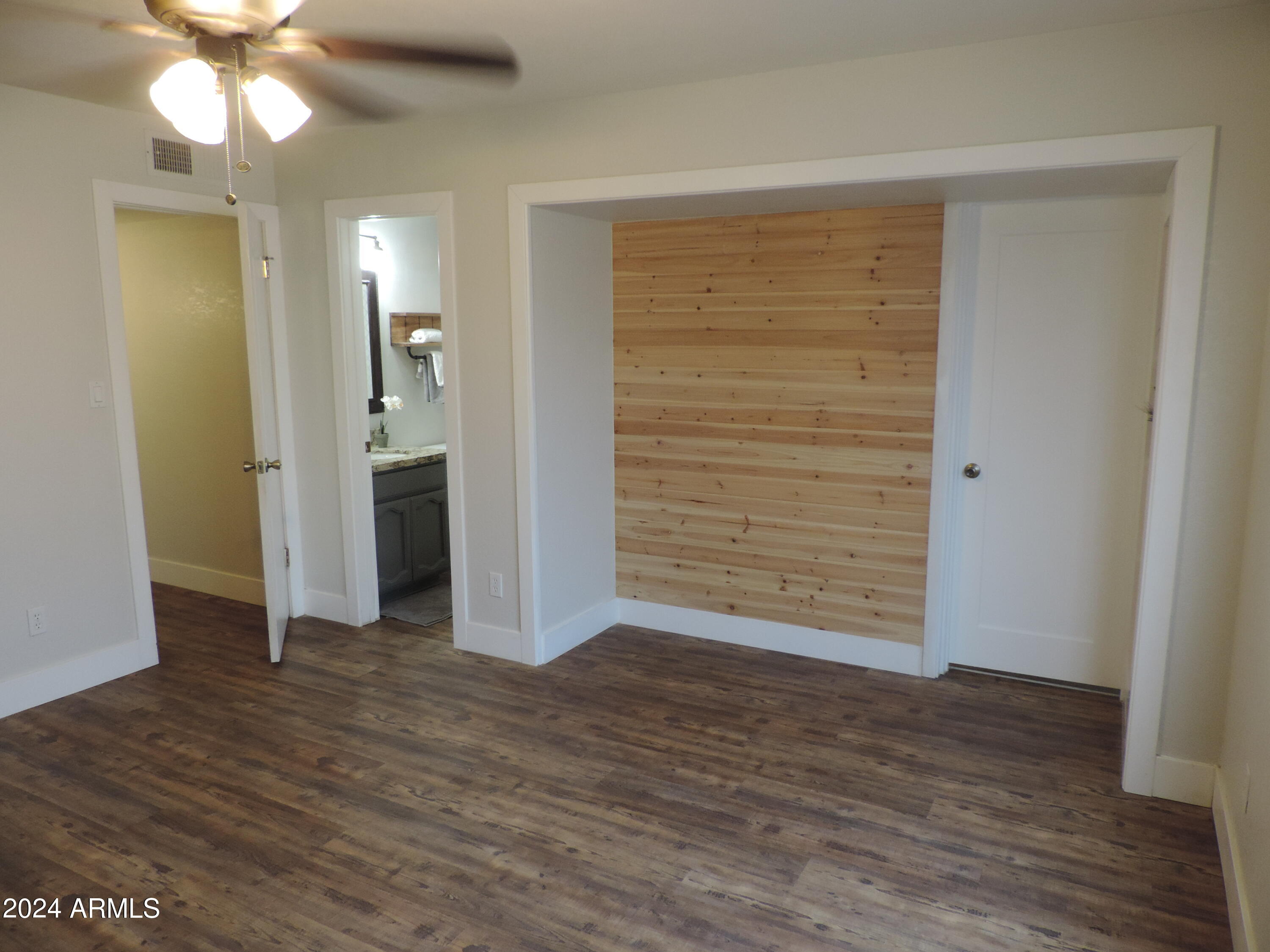 2904 E Dolpin Avenue