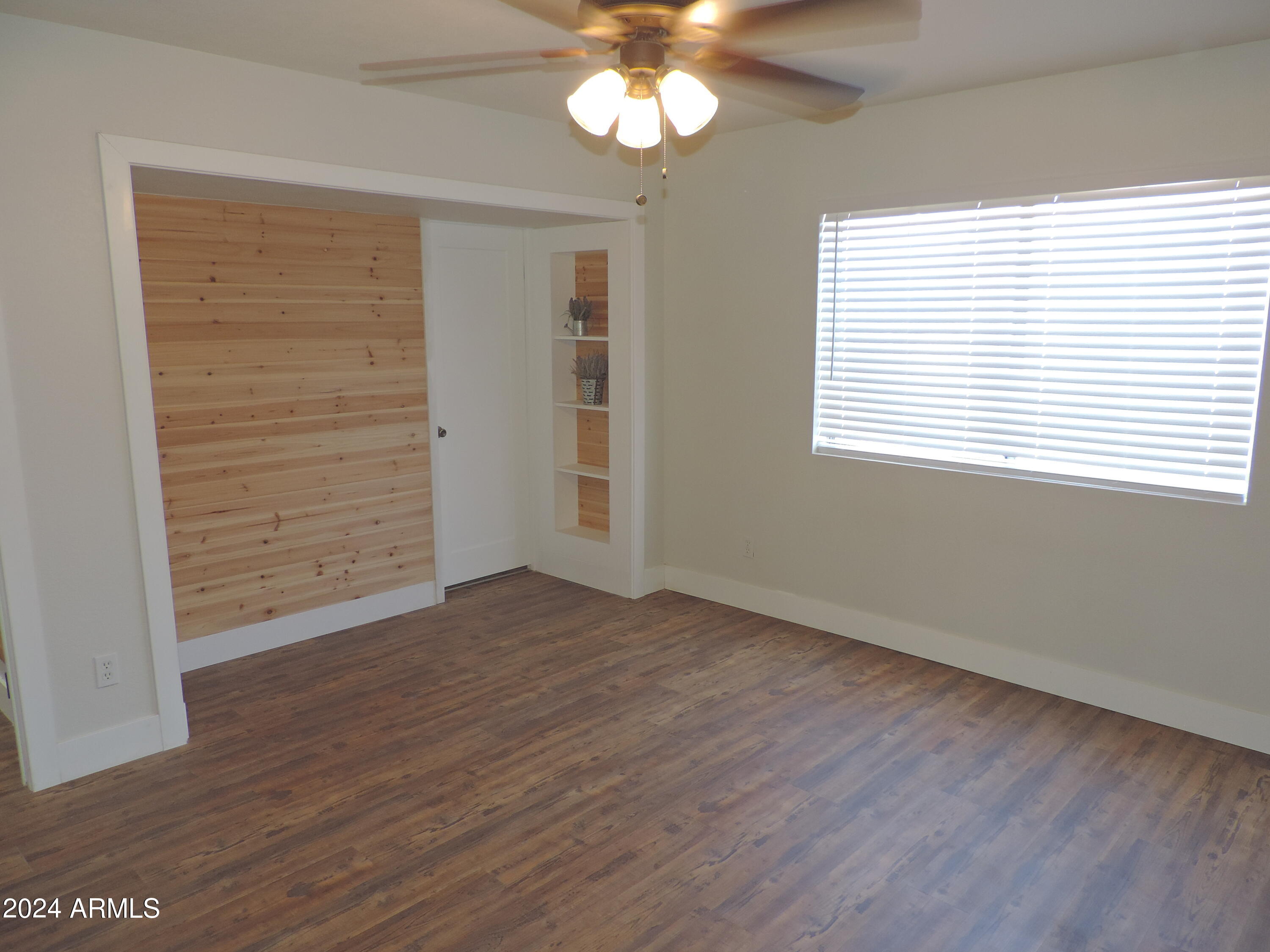 2904 E Dolpin Avenue