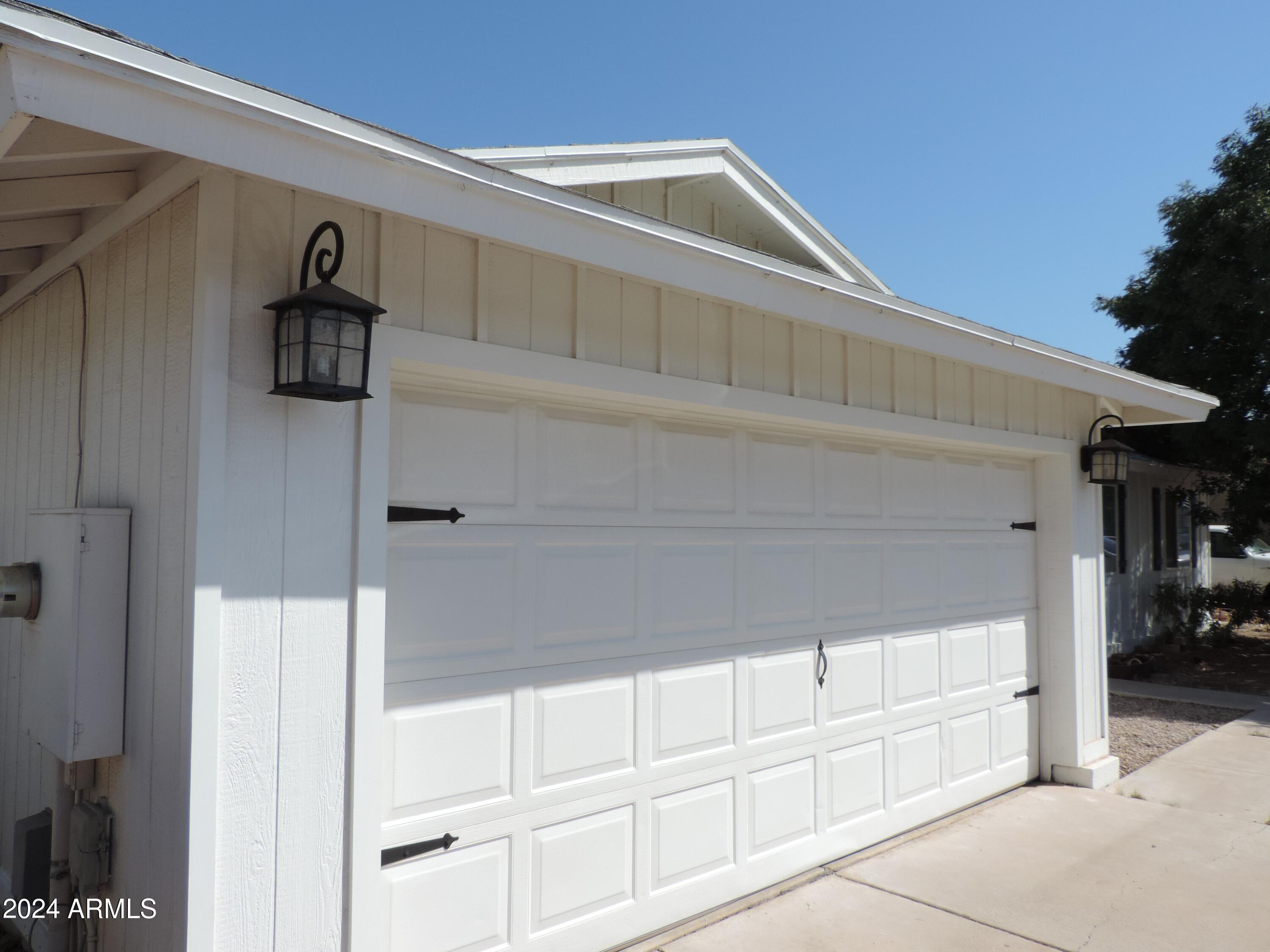 2904 E Dolpin Avenue