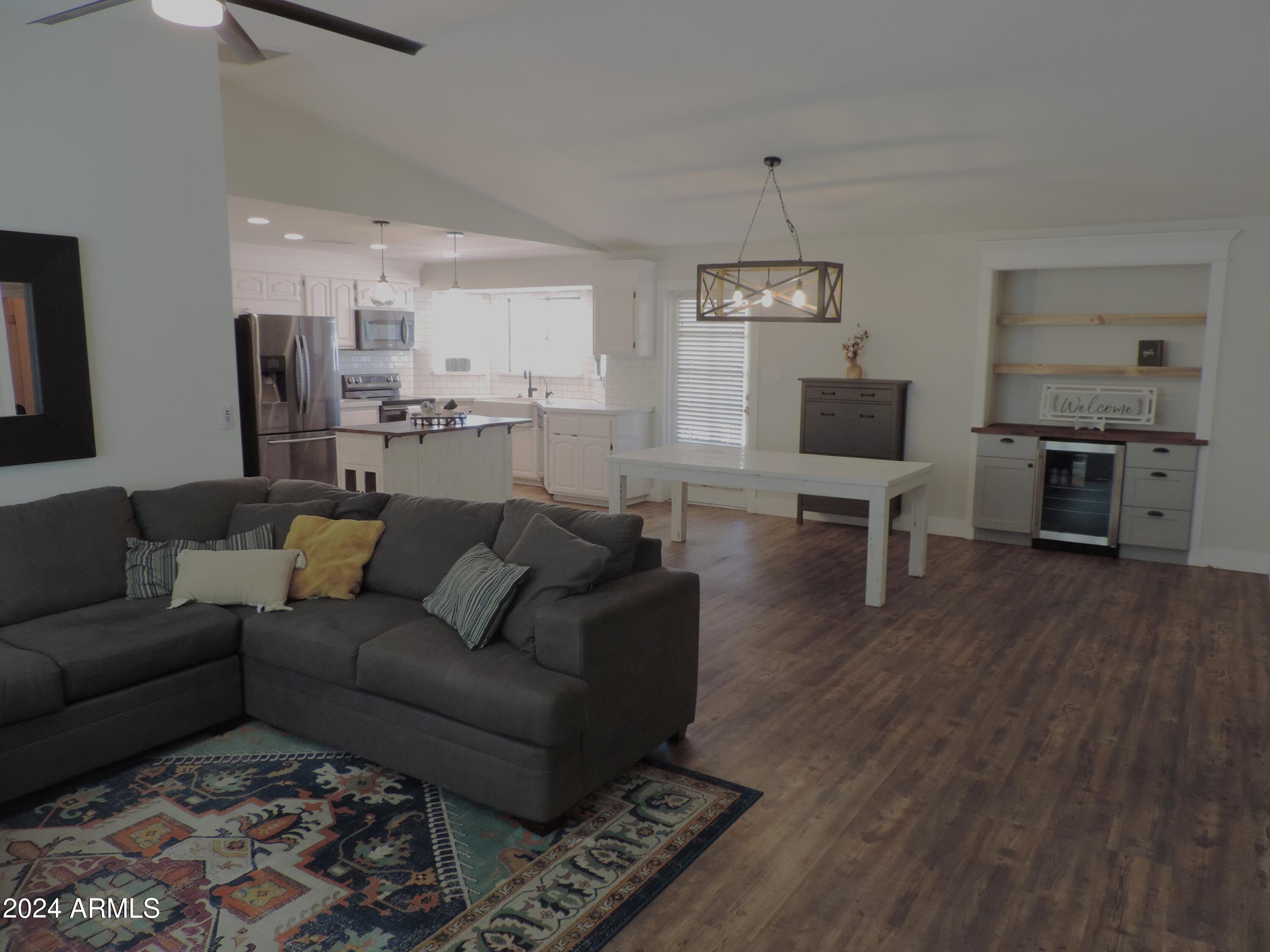 2904 E Dolpin Avenue