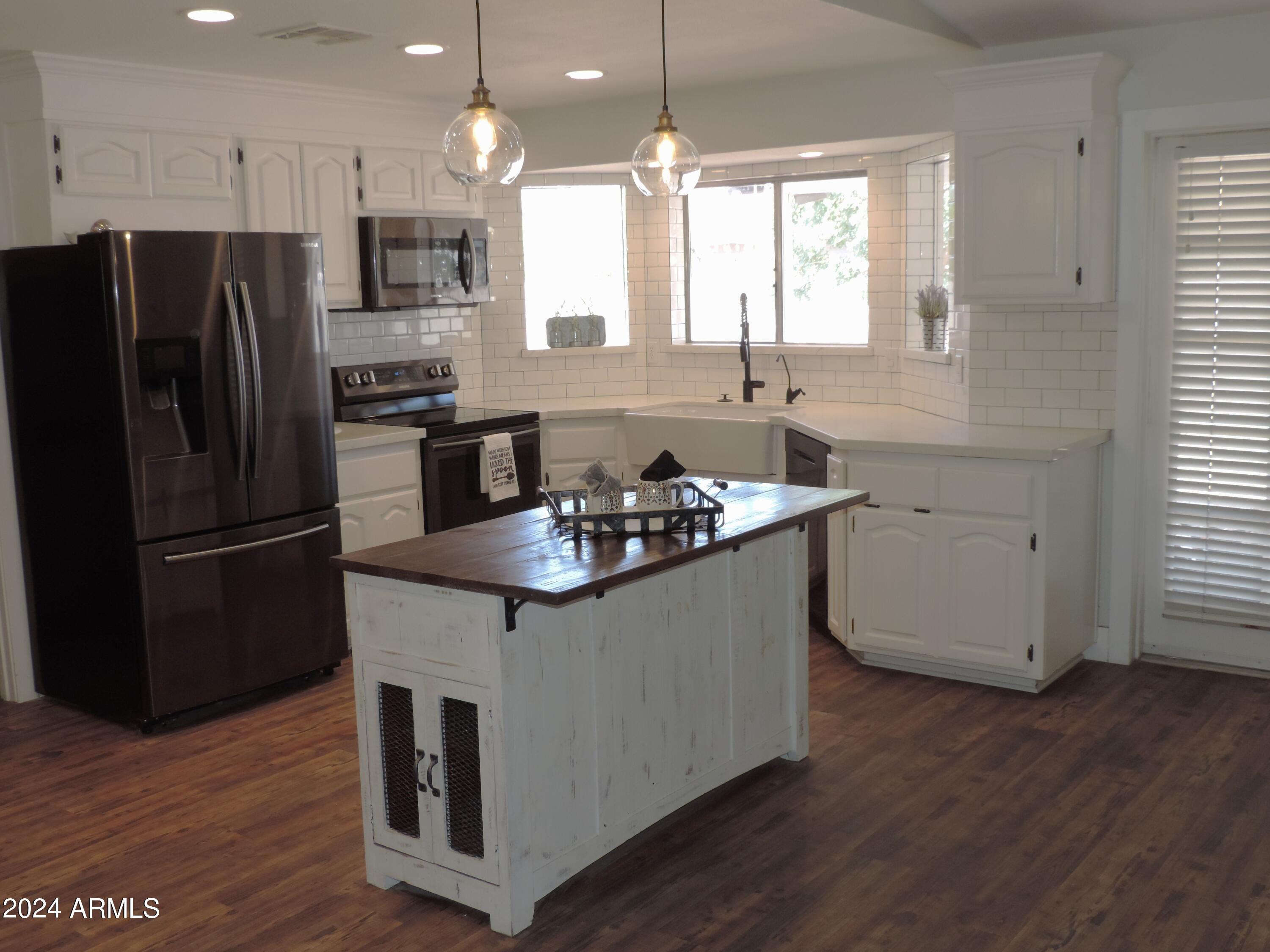 2904 E Dolpin Avenue