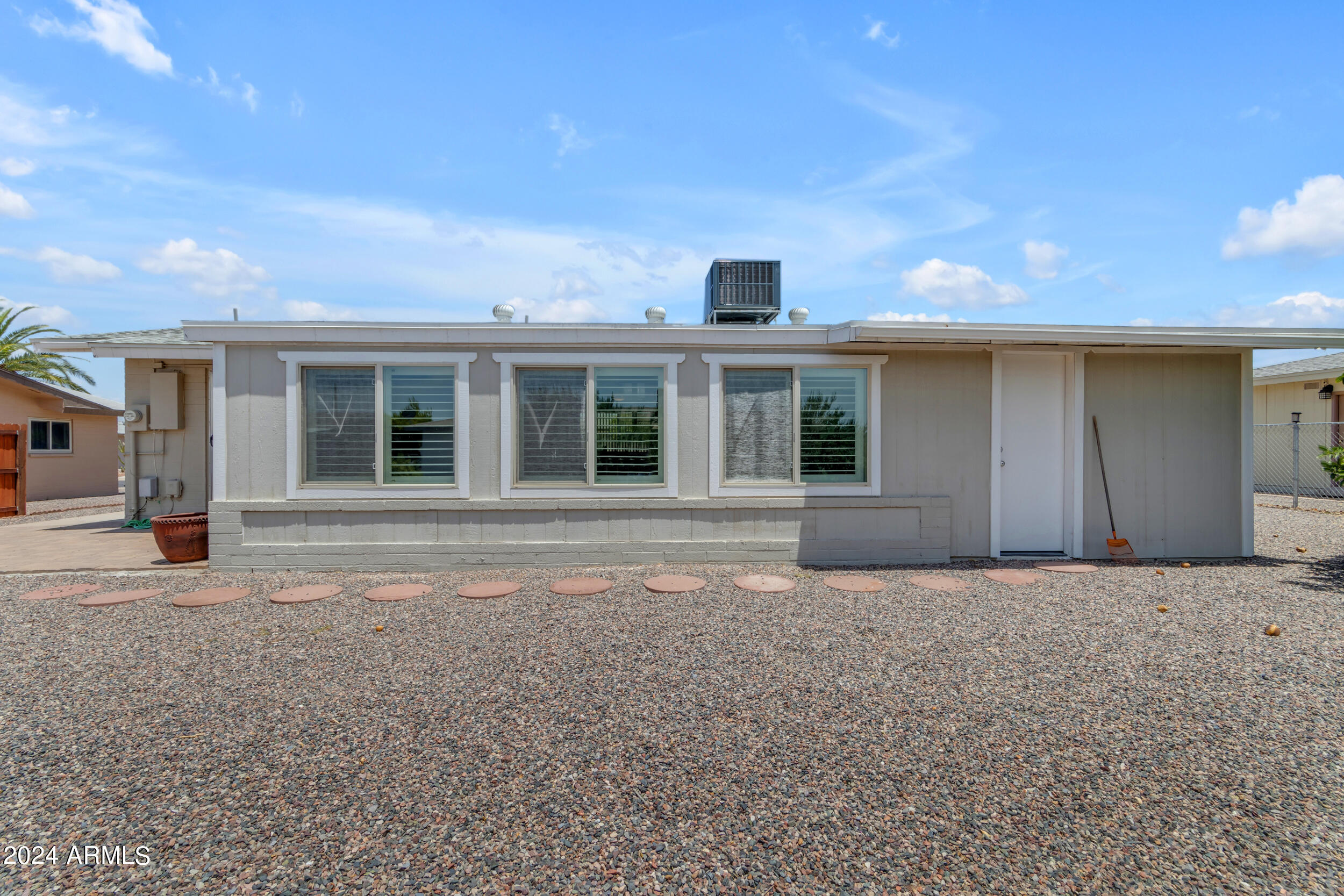 6433 E DALLAS Street