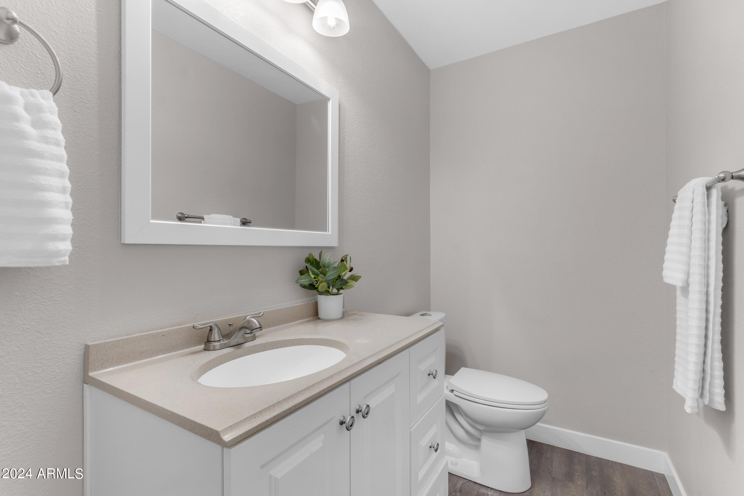 6433 E DALLAS Street