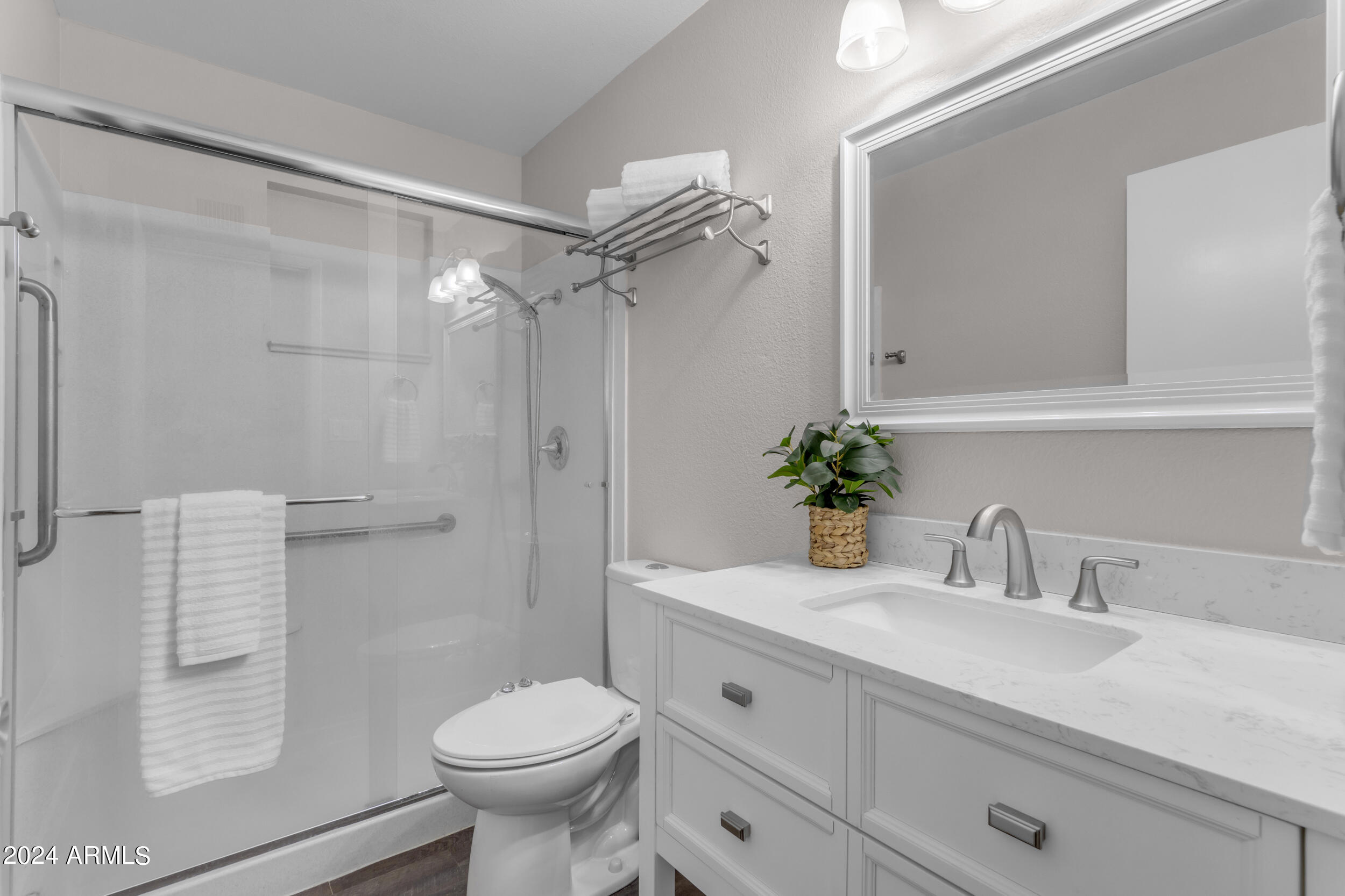 6433 E DALLAS Street