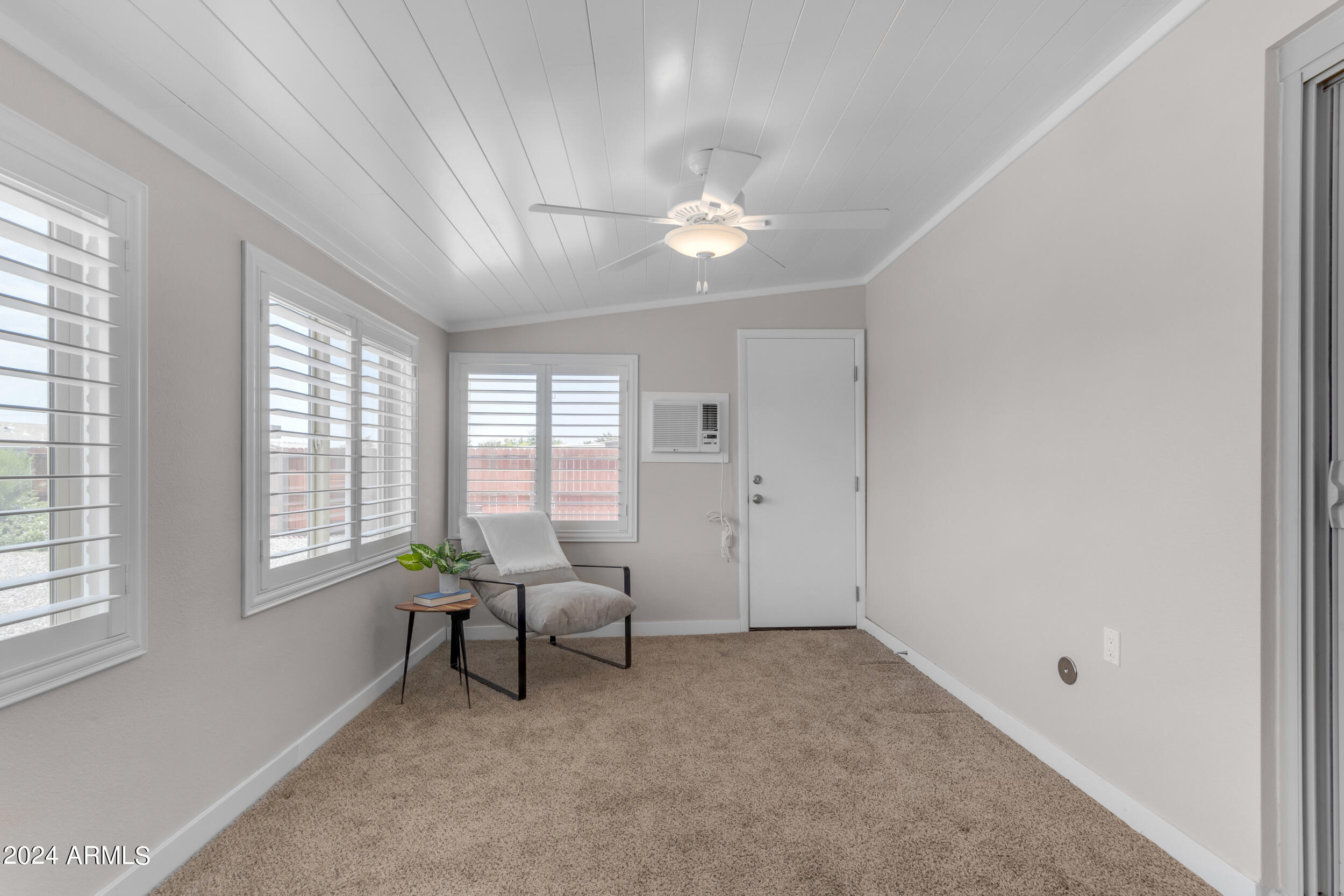 6433 E DALLAS Street