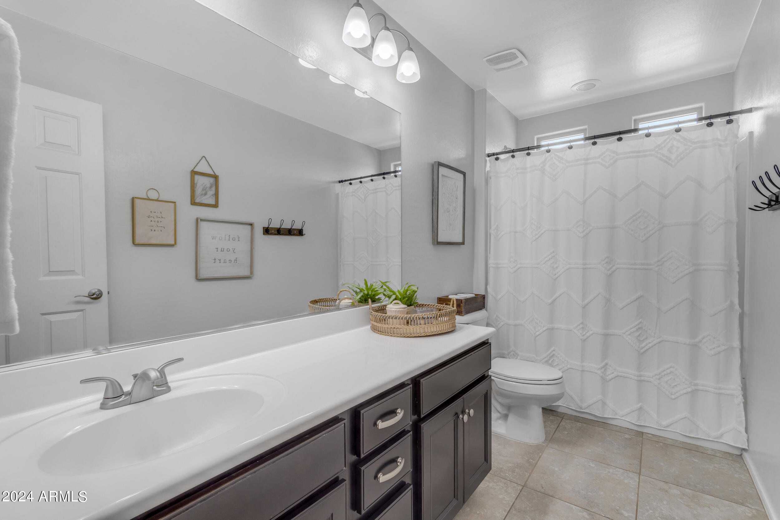 2675 E GILLCREST Road