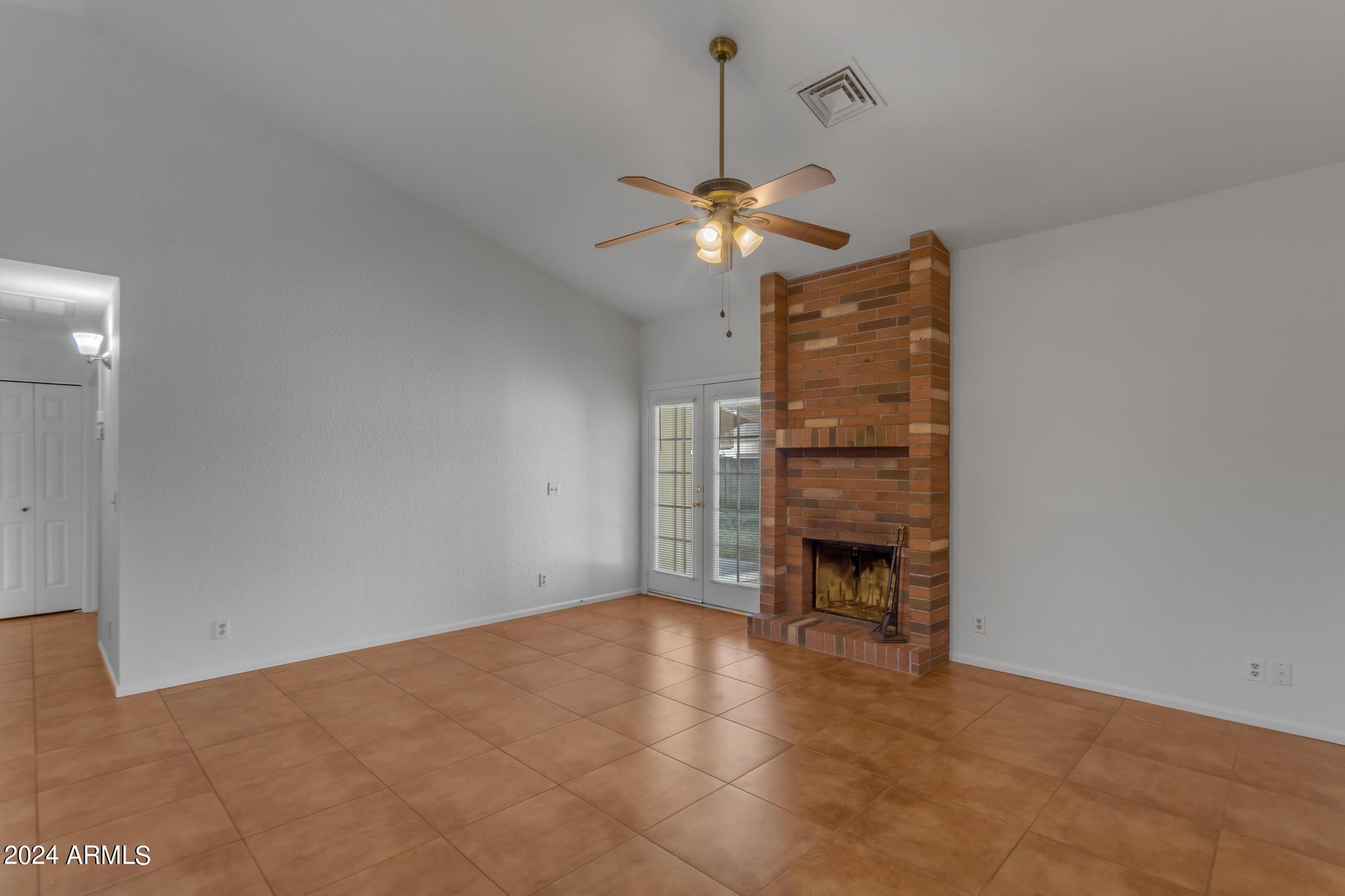 909 E CULLUMBER Street