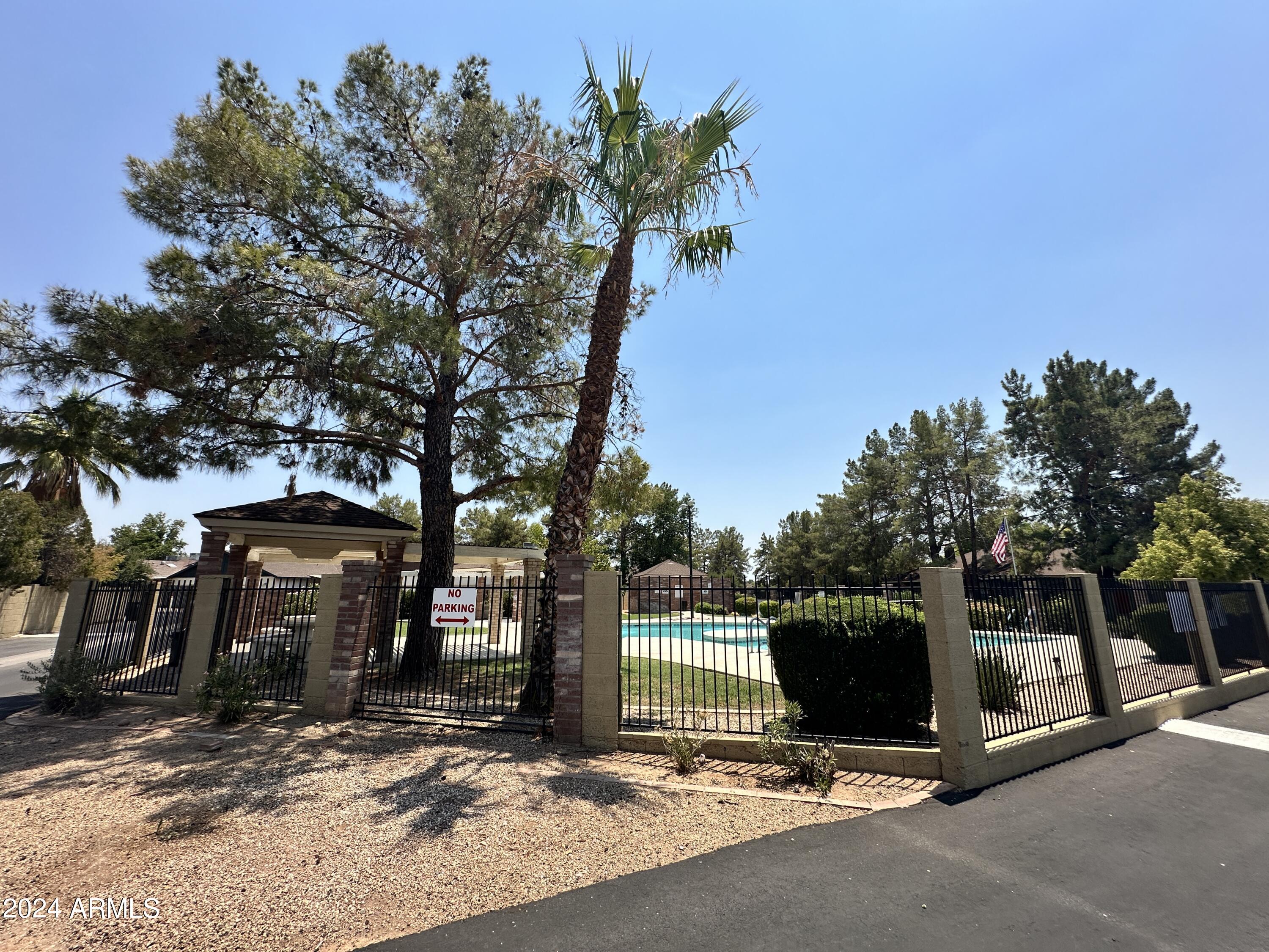 909 E CULLUMBER Street