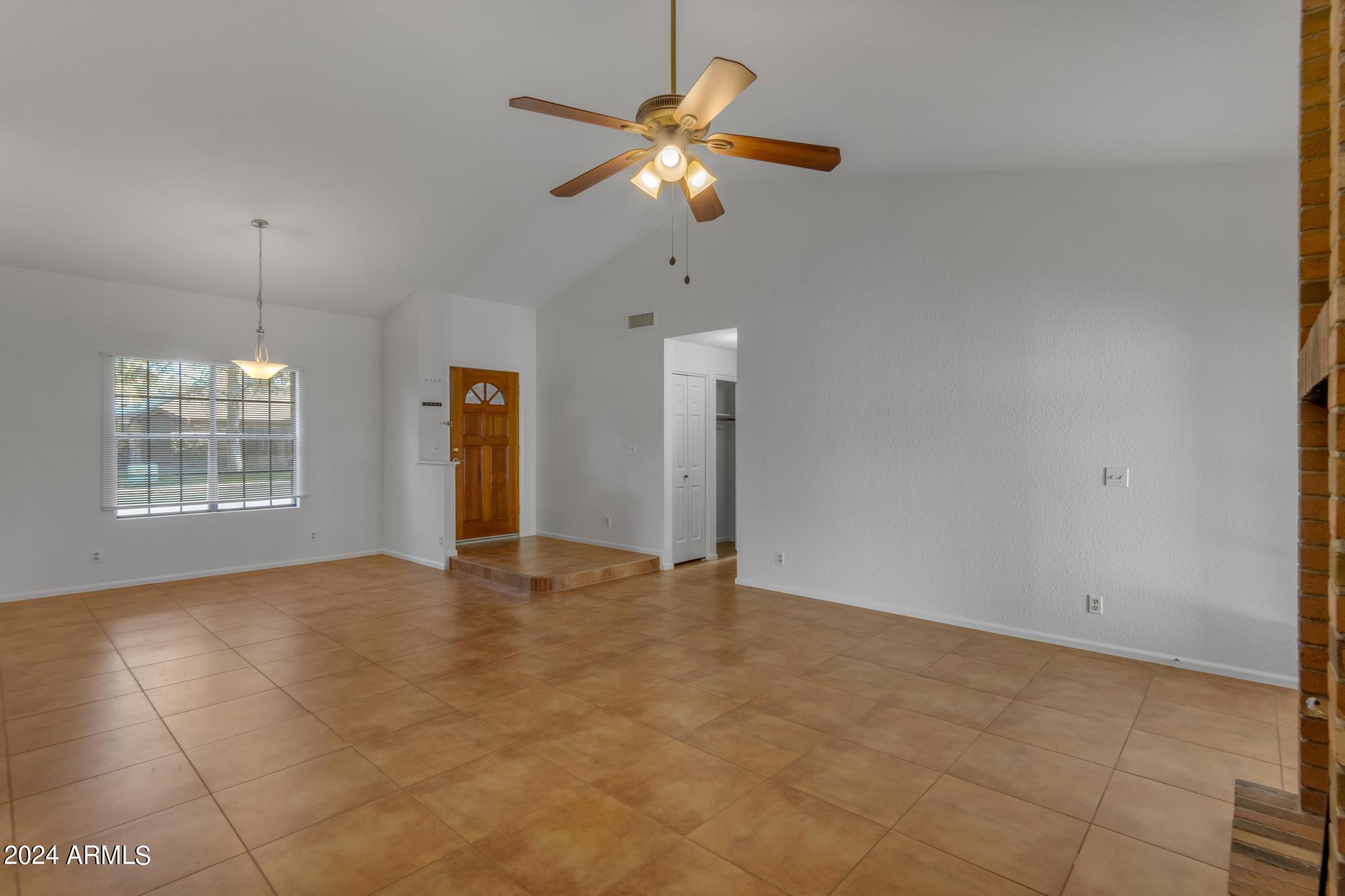 909 E CULLUMBER Street