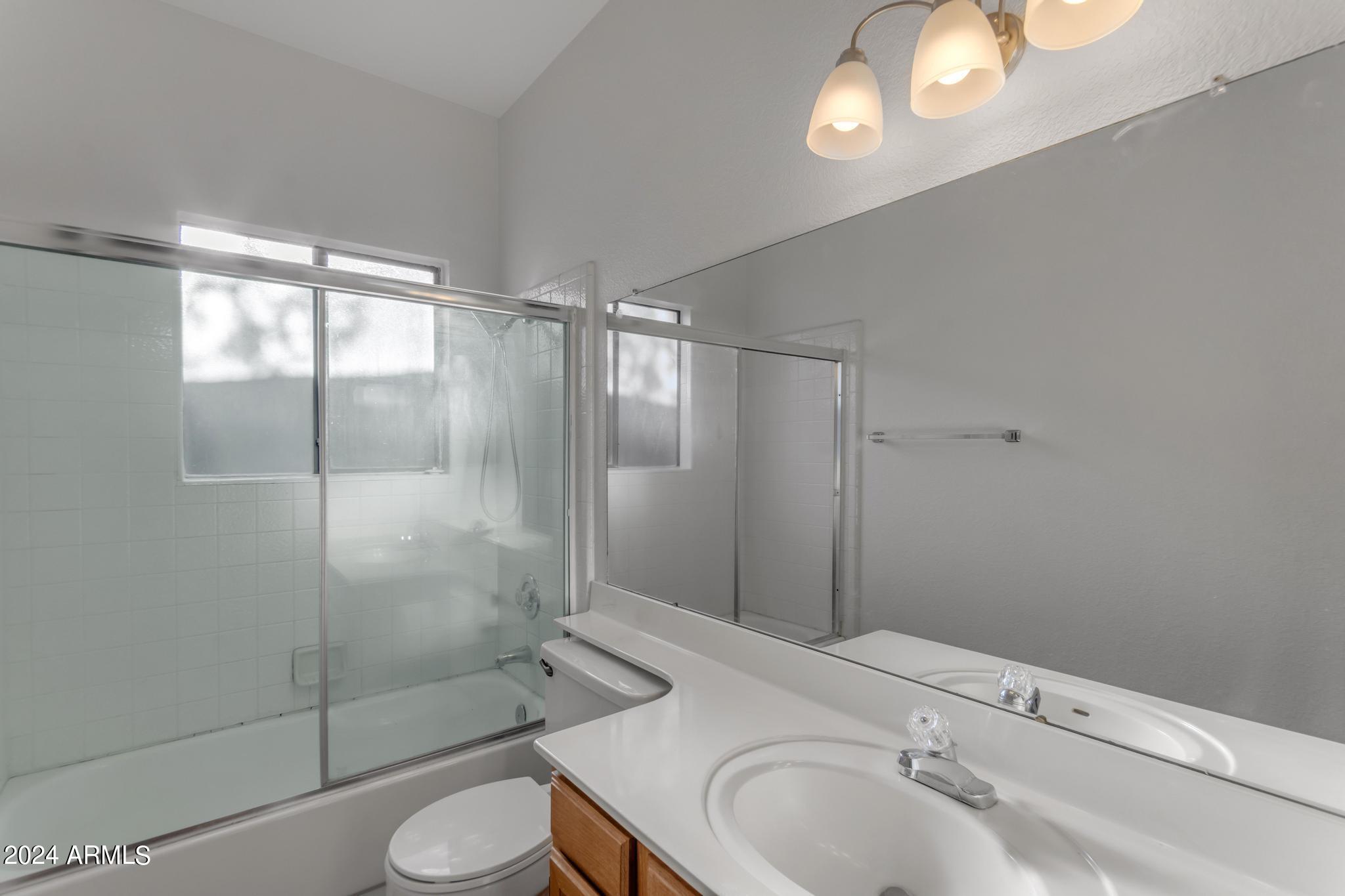 909 E CULLUMBER Street