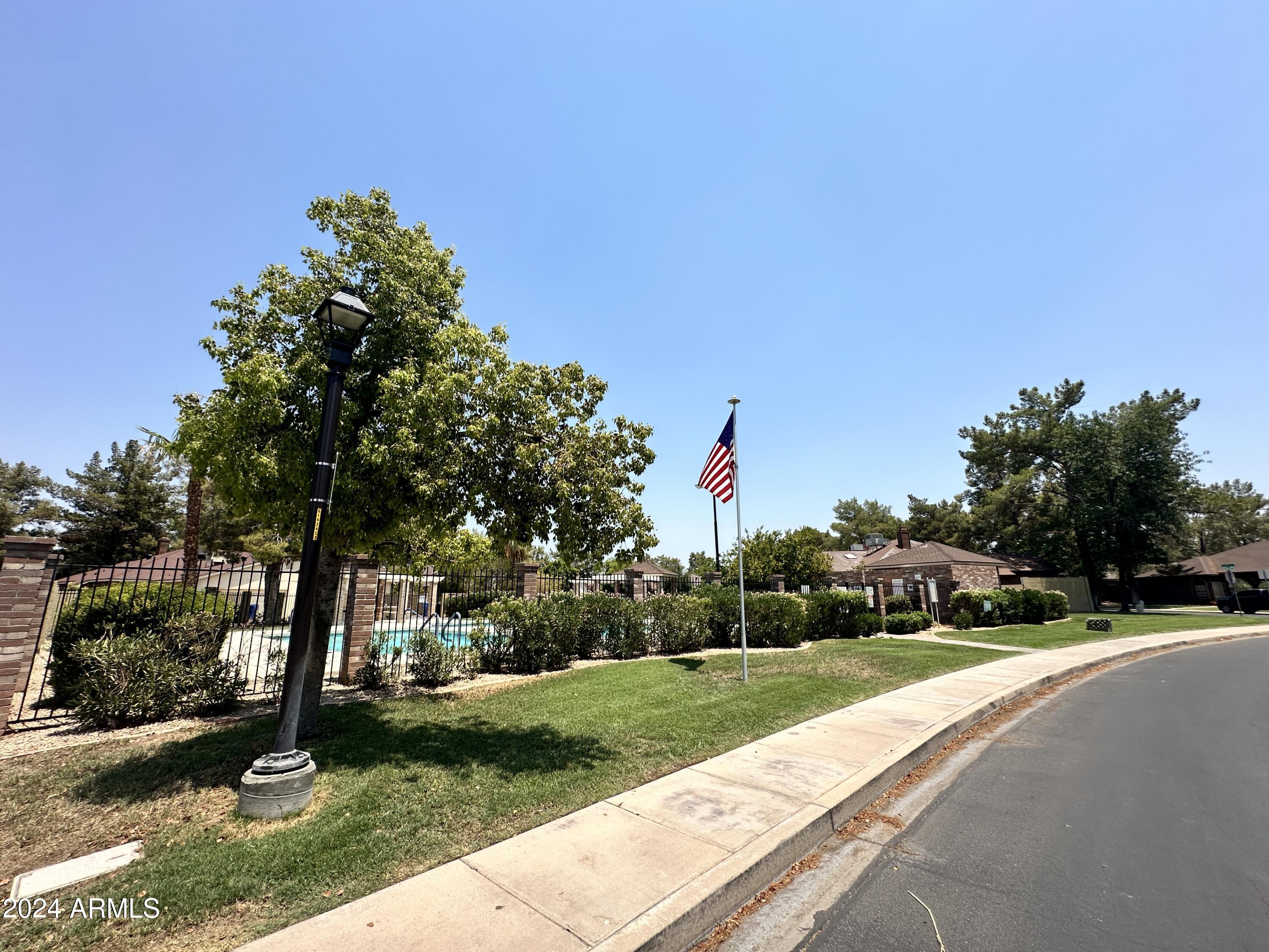 909 E CULLUMBER Street