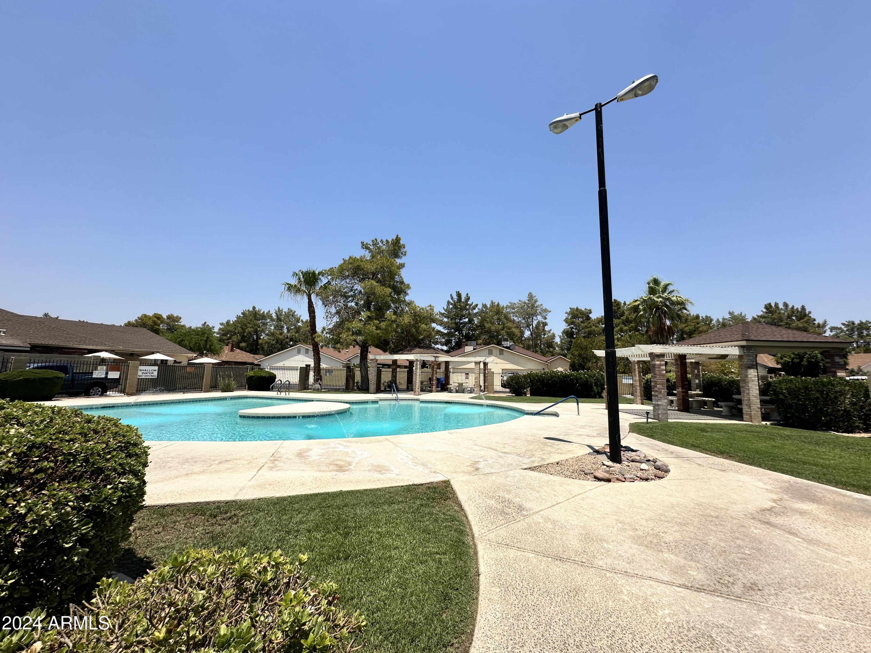 909 E CULLUMBER Street