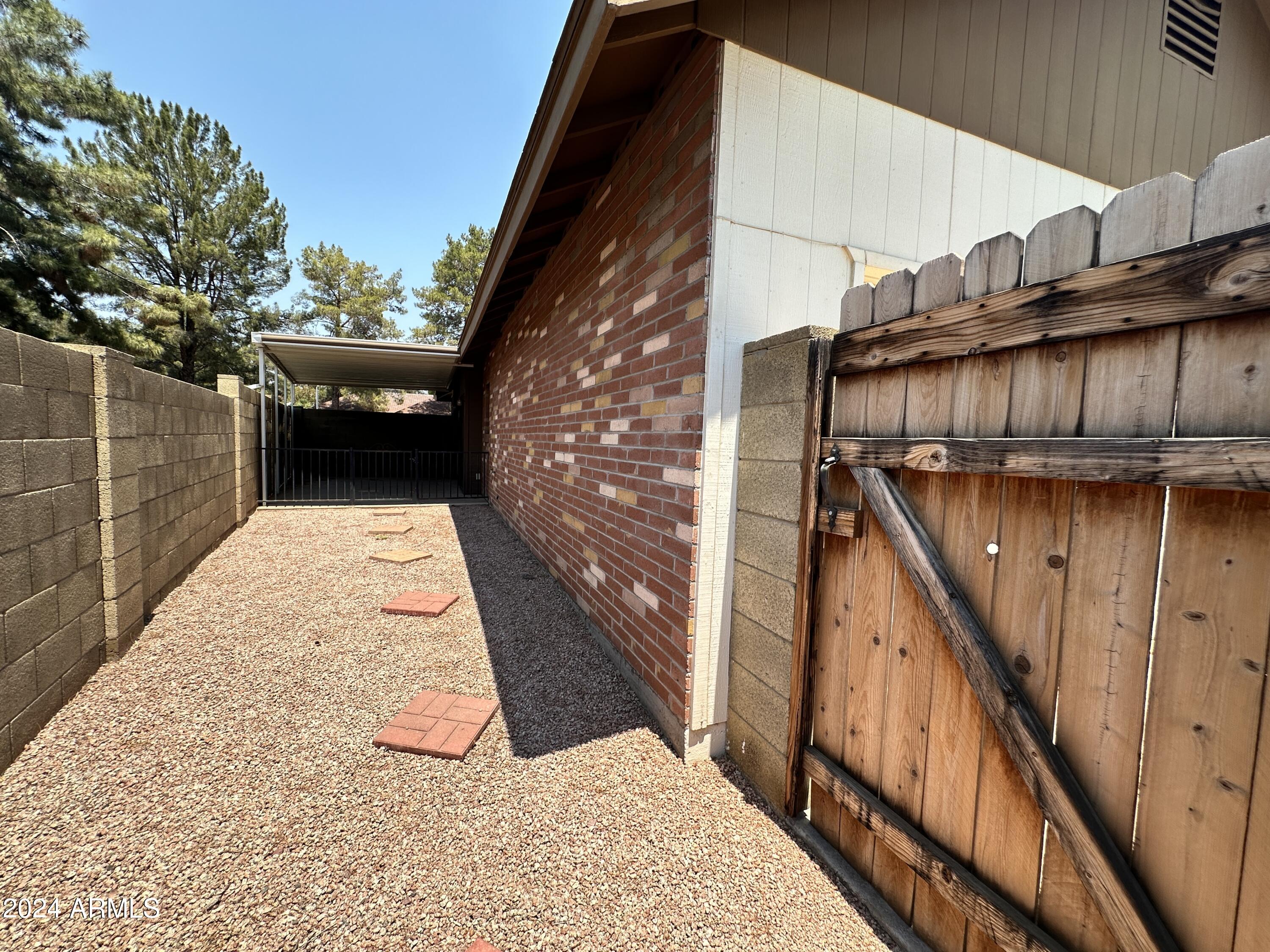 909 E CULLUMBER Street