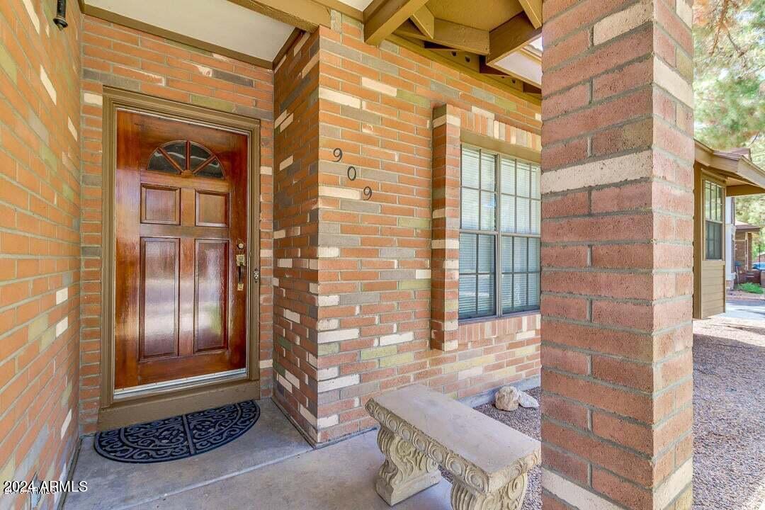 909 E CULLUMBER Street