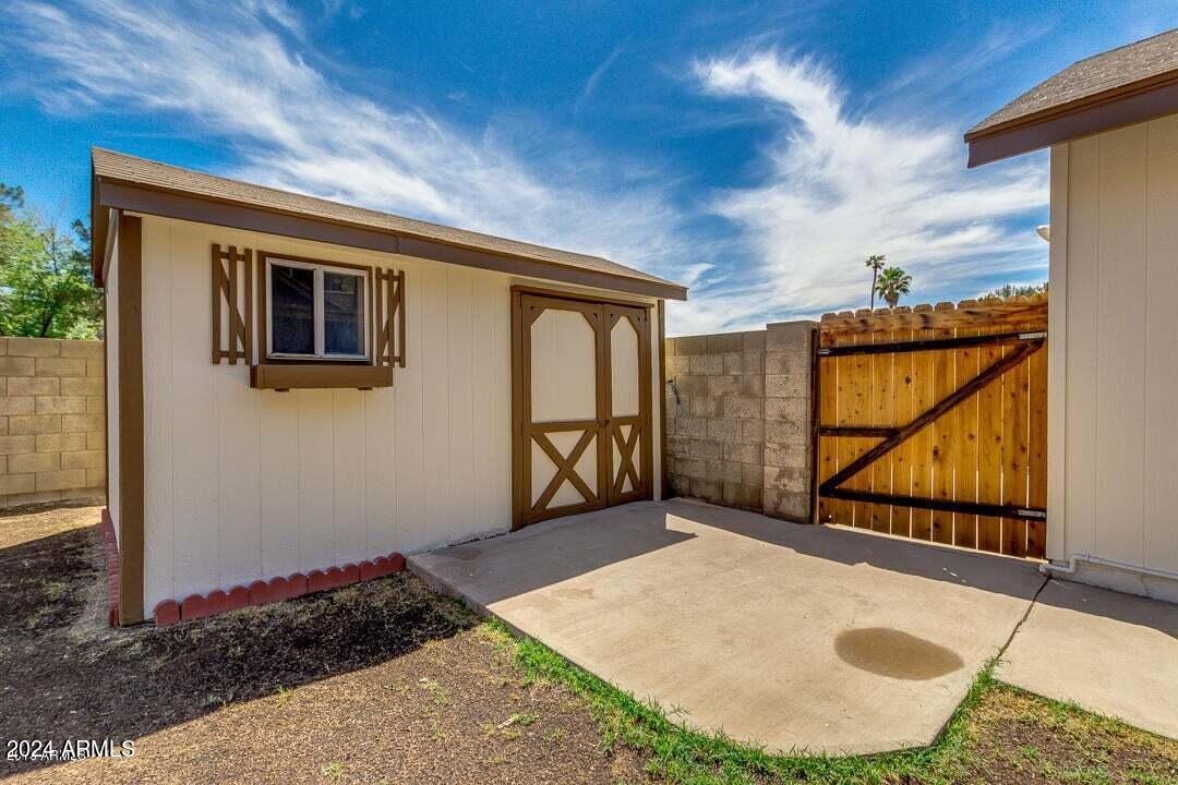 909 E CULLUMBER Street