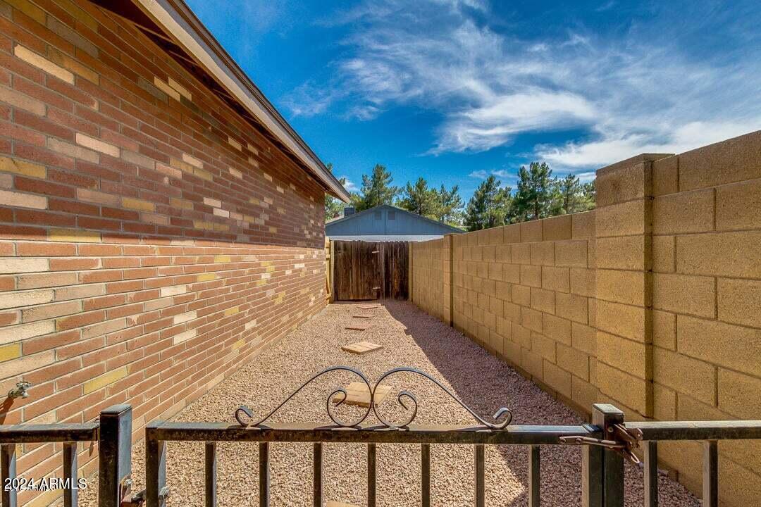 909 E CULLUMBER Street