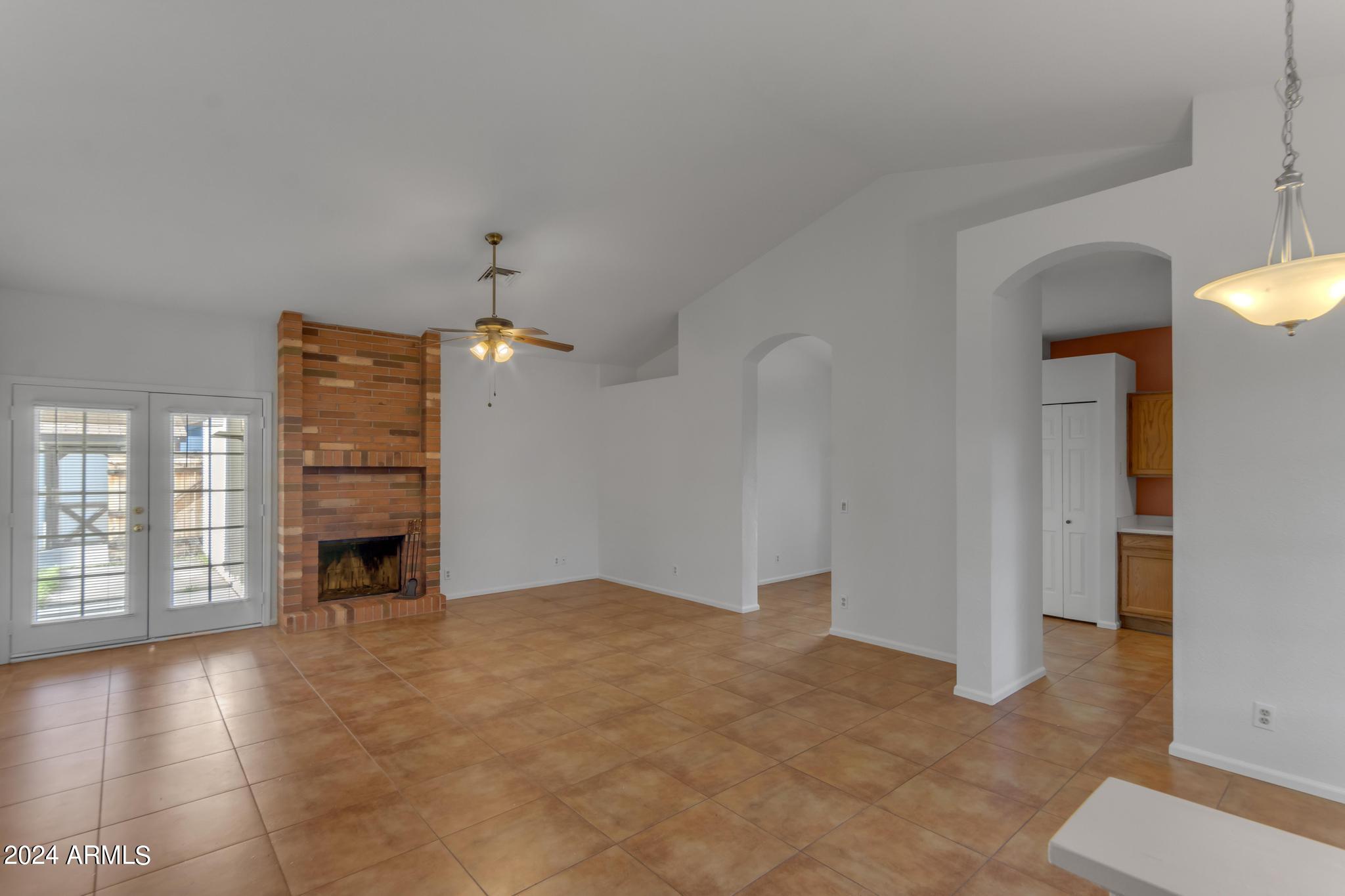 909 E CULLUMBER Street