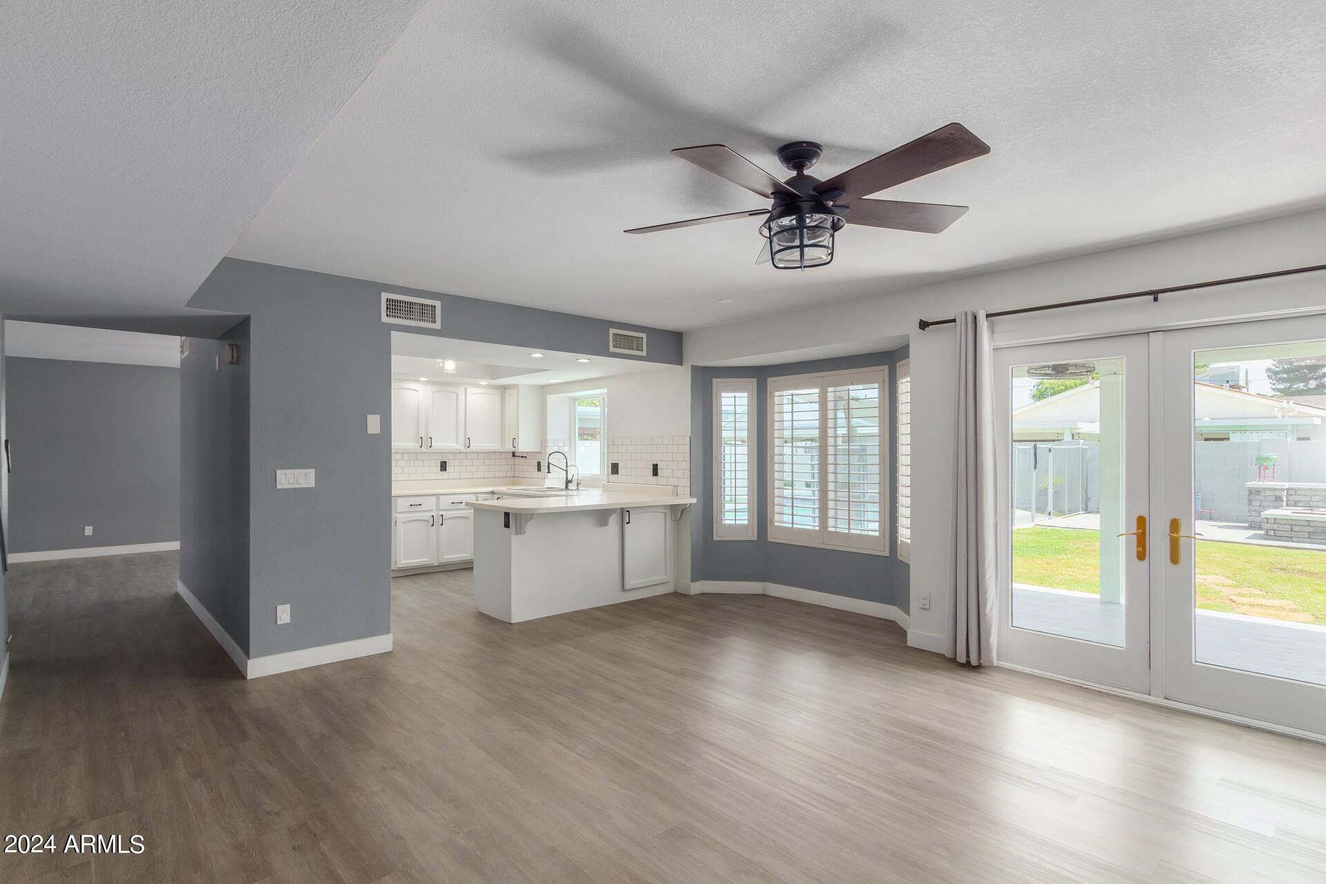 609 W GRANDVIEW Road