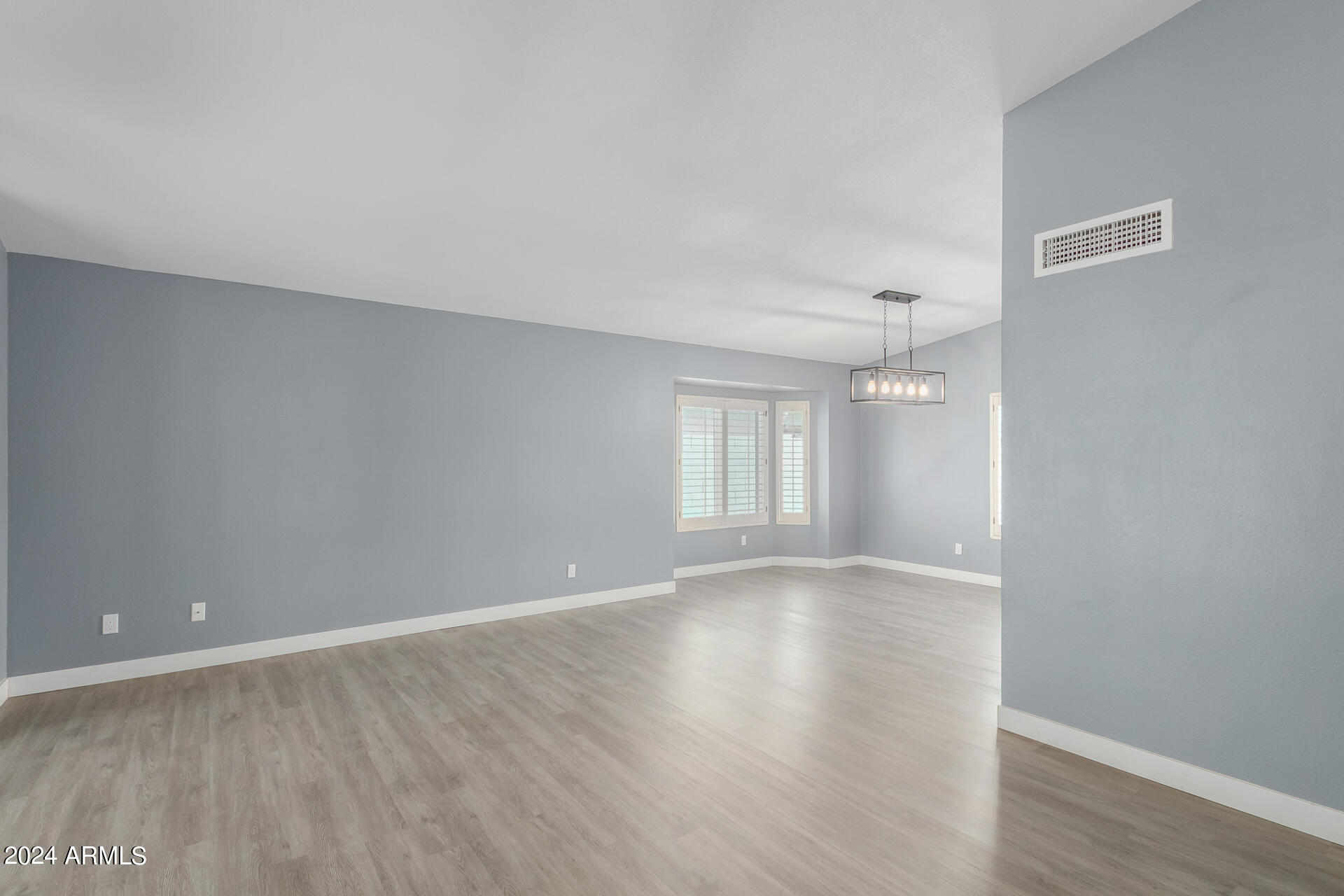 609 W GRANDVIEW Road