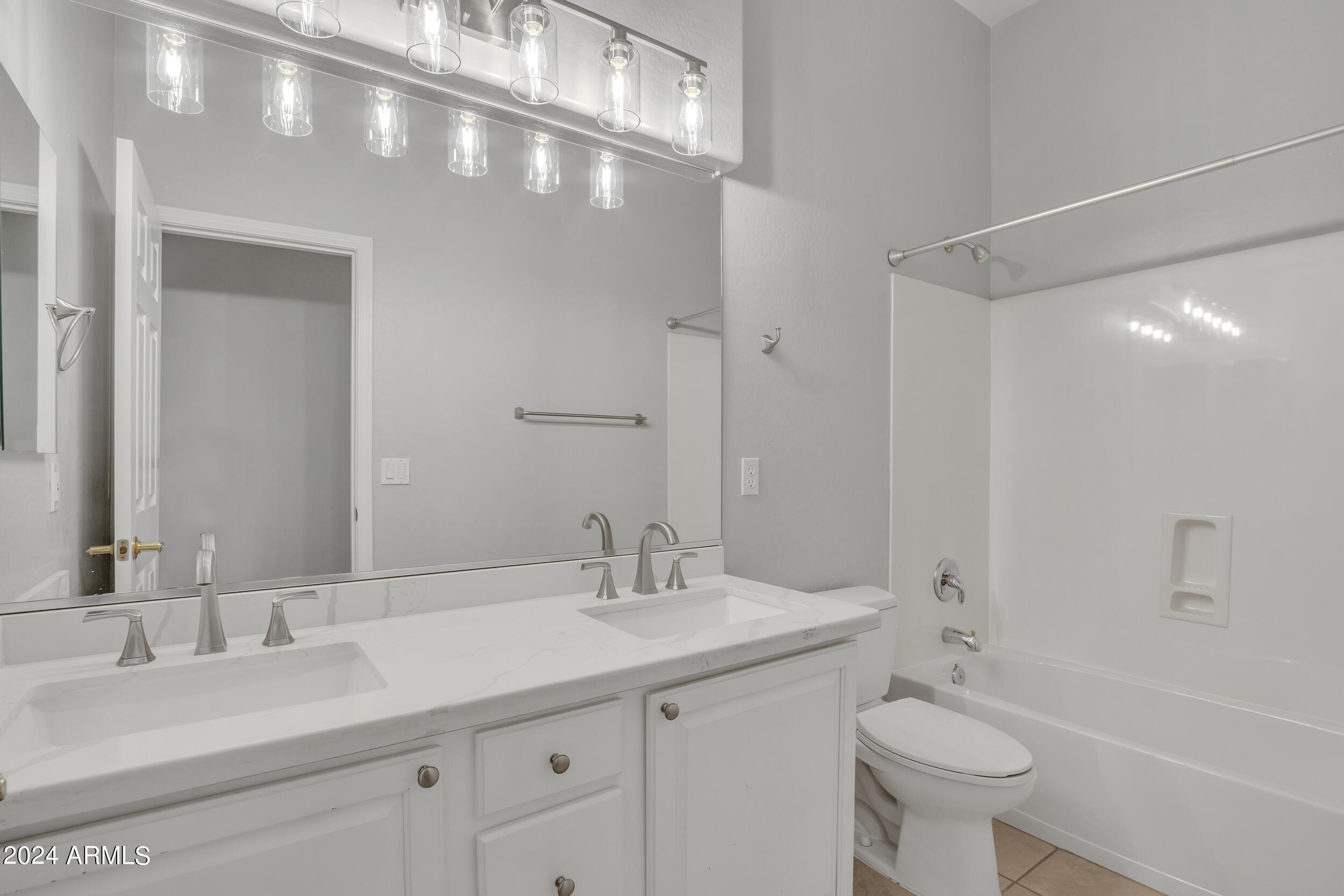 2934 W SILVER FOX Way