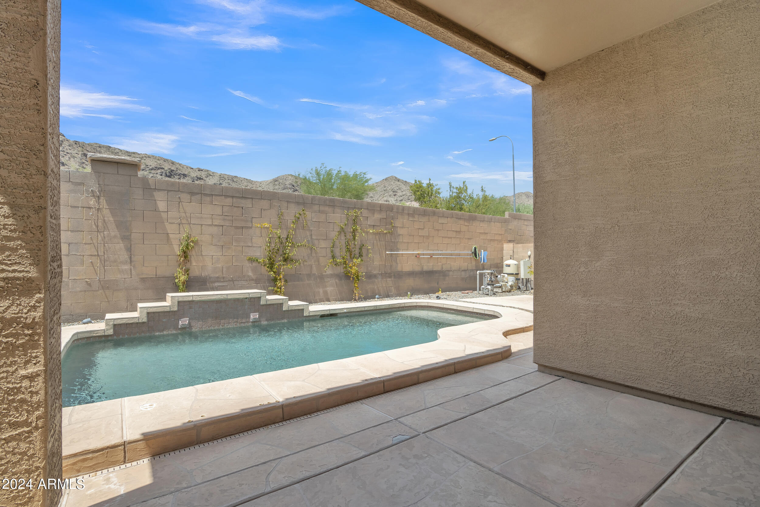 2934 W SILVER FOX Way