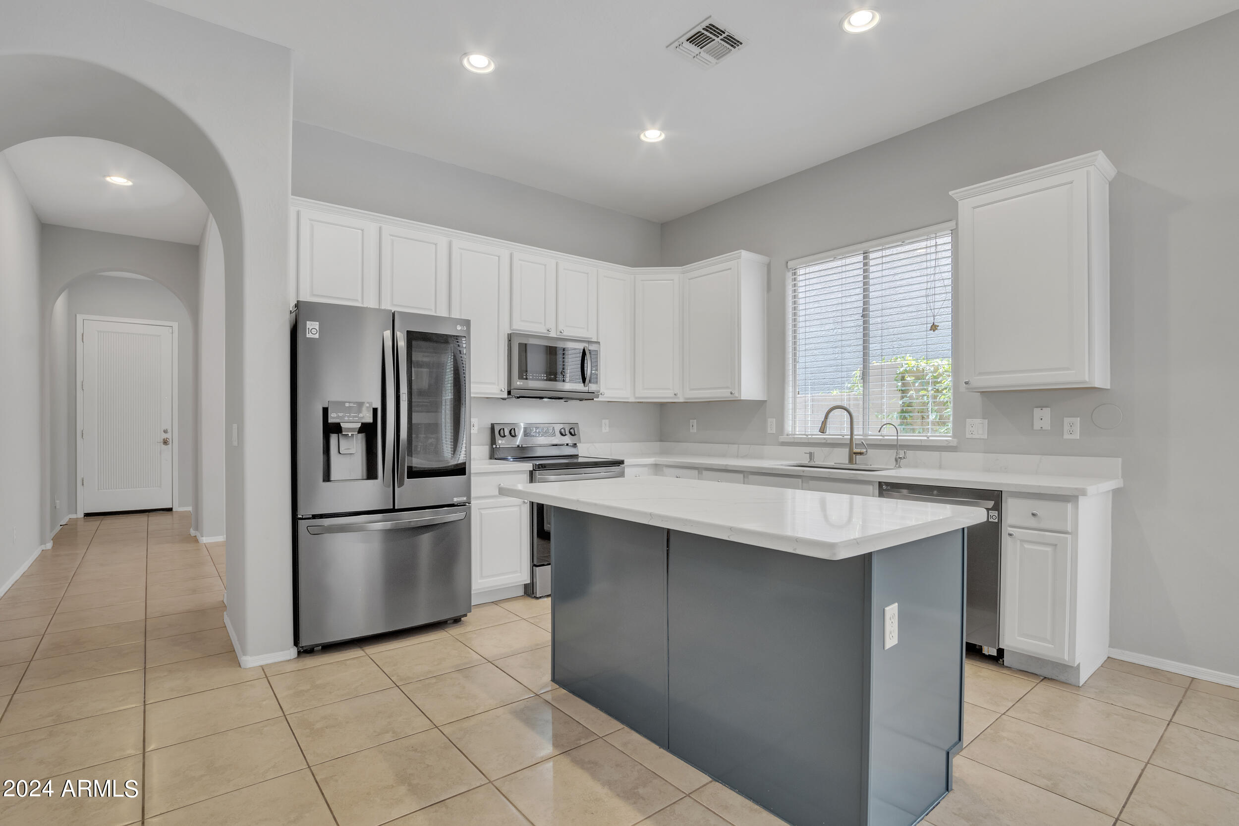 2934 W SILVER FOX Way