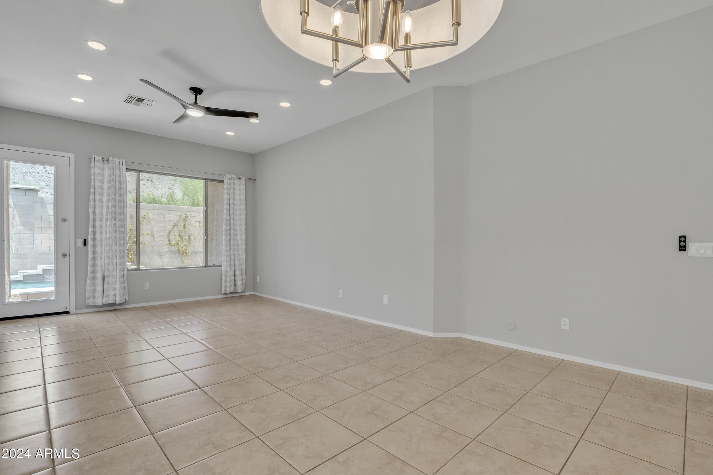 2934 W SILVER FOX Way