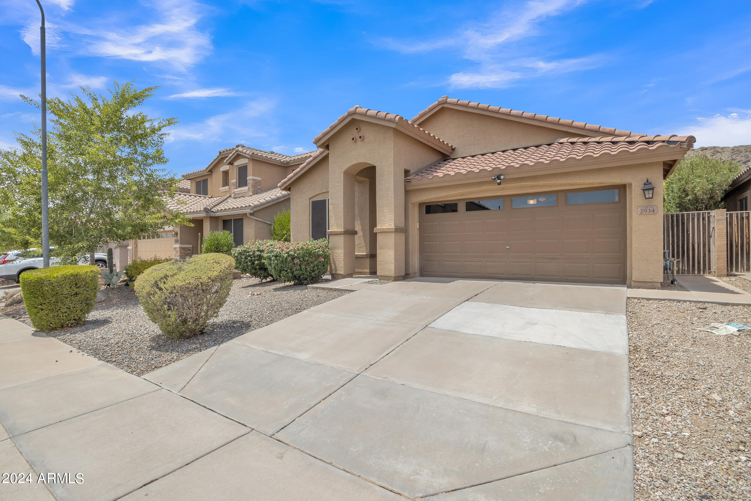 2934 W SILVER FOX Way