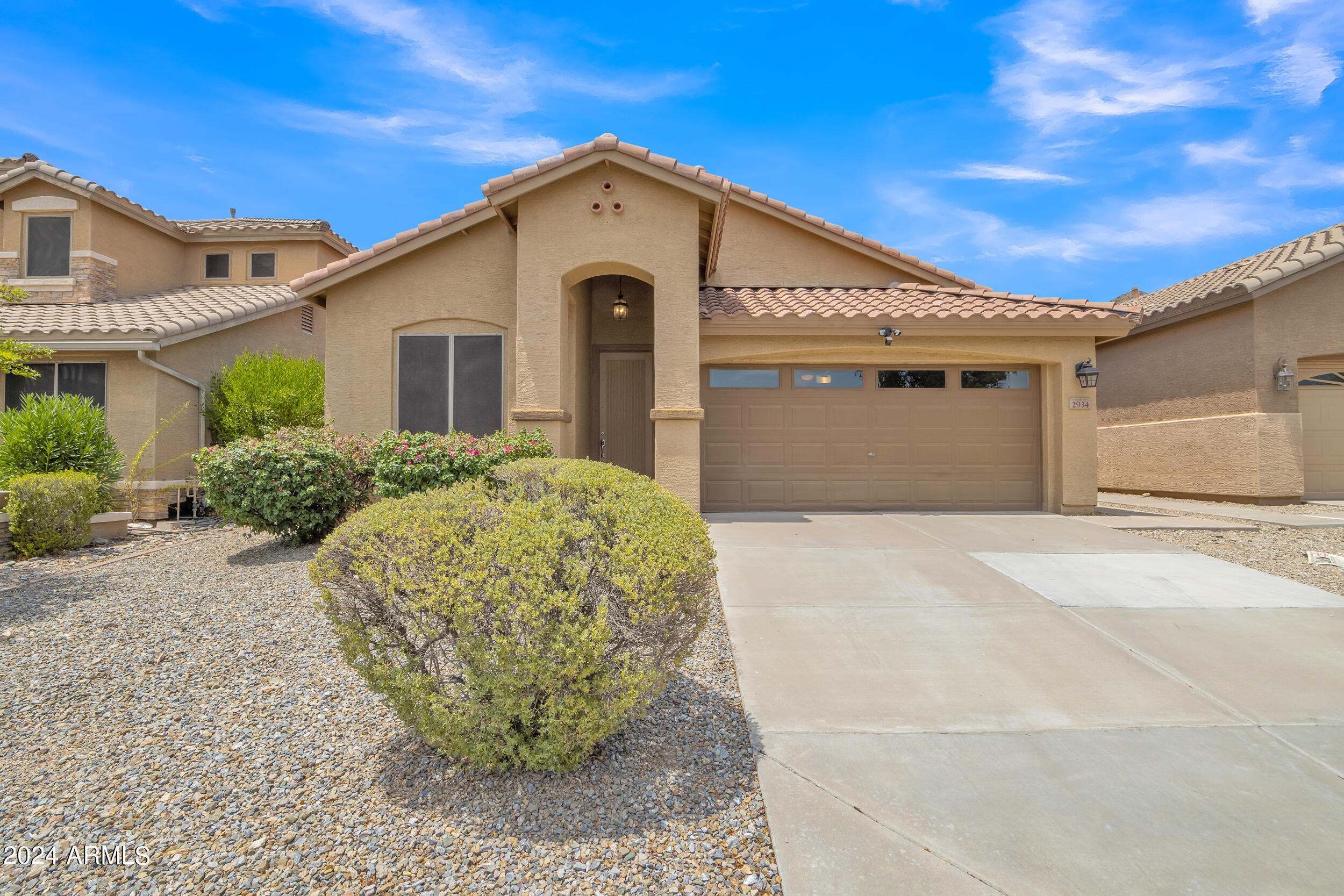 2934 W SILVER FOX Way