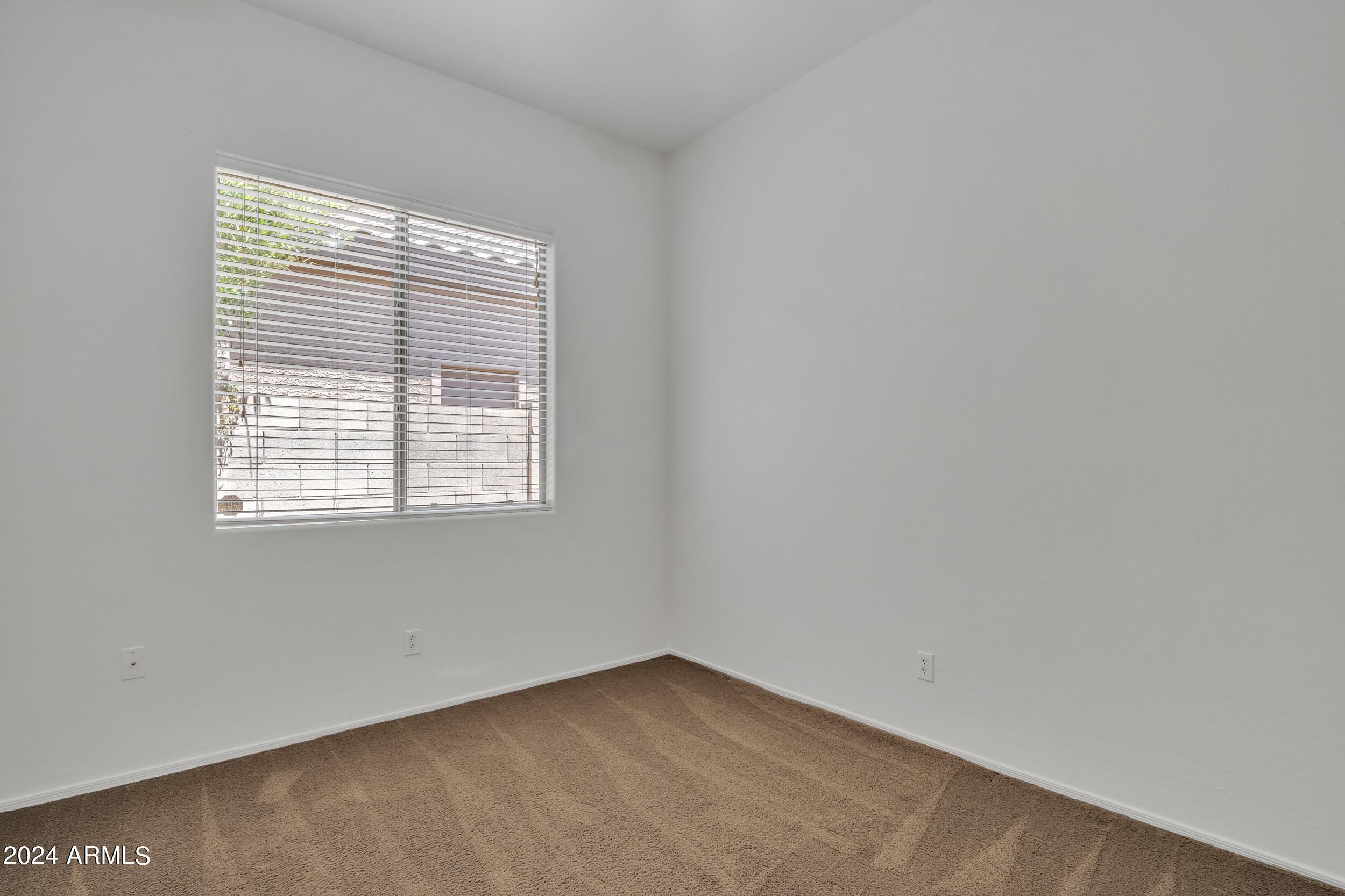 2934 W SILVER FOX Way