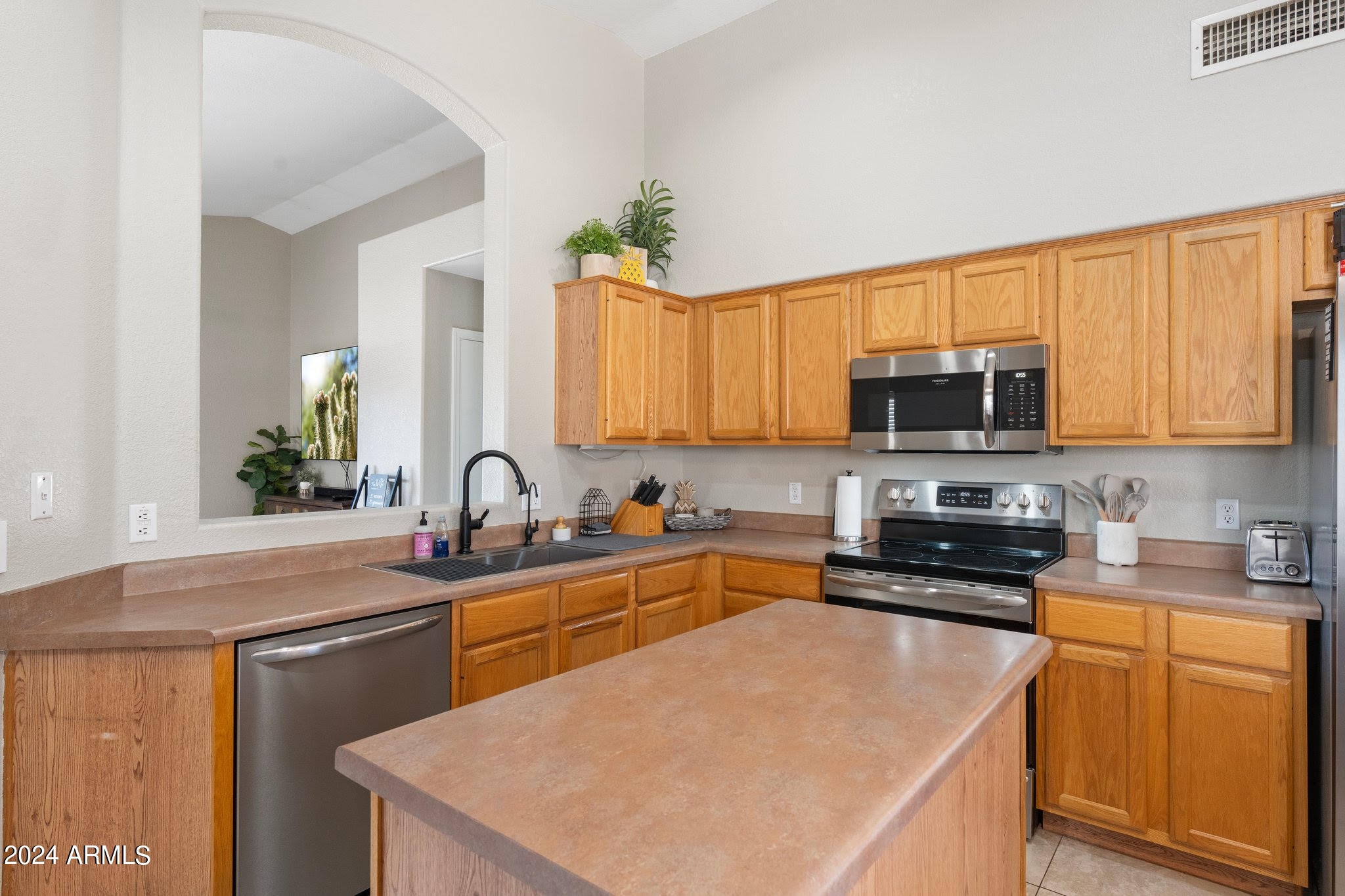 1253 S COLONIAL Drive