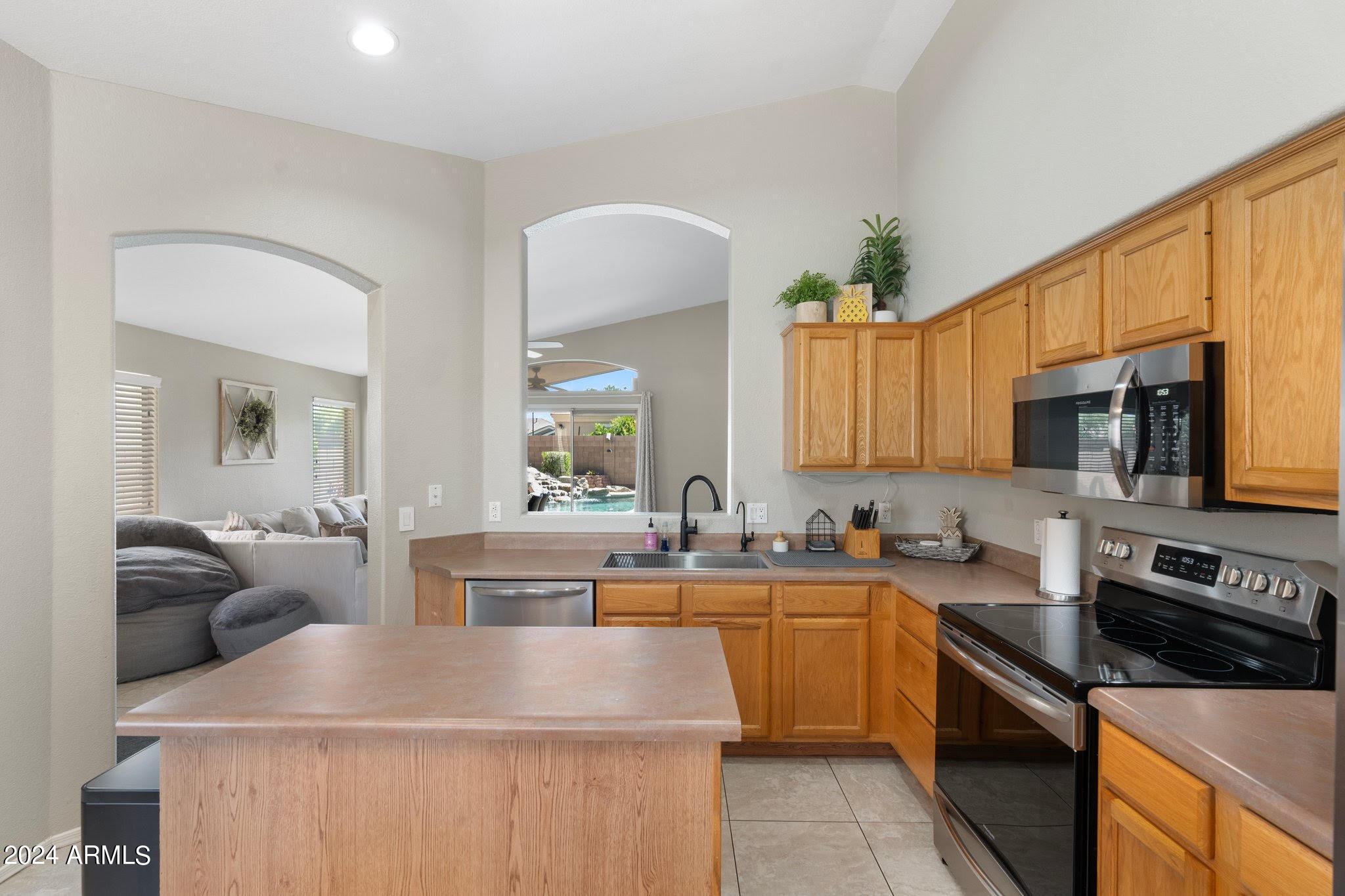 1253 S COLONIAL Drive