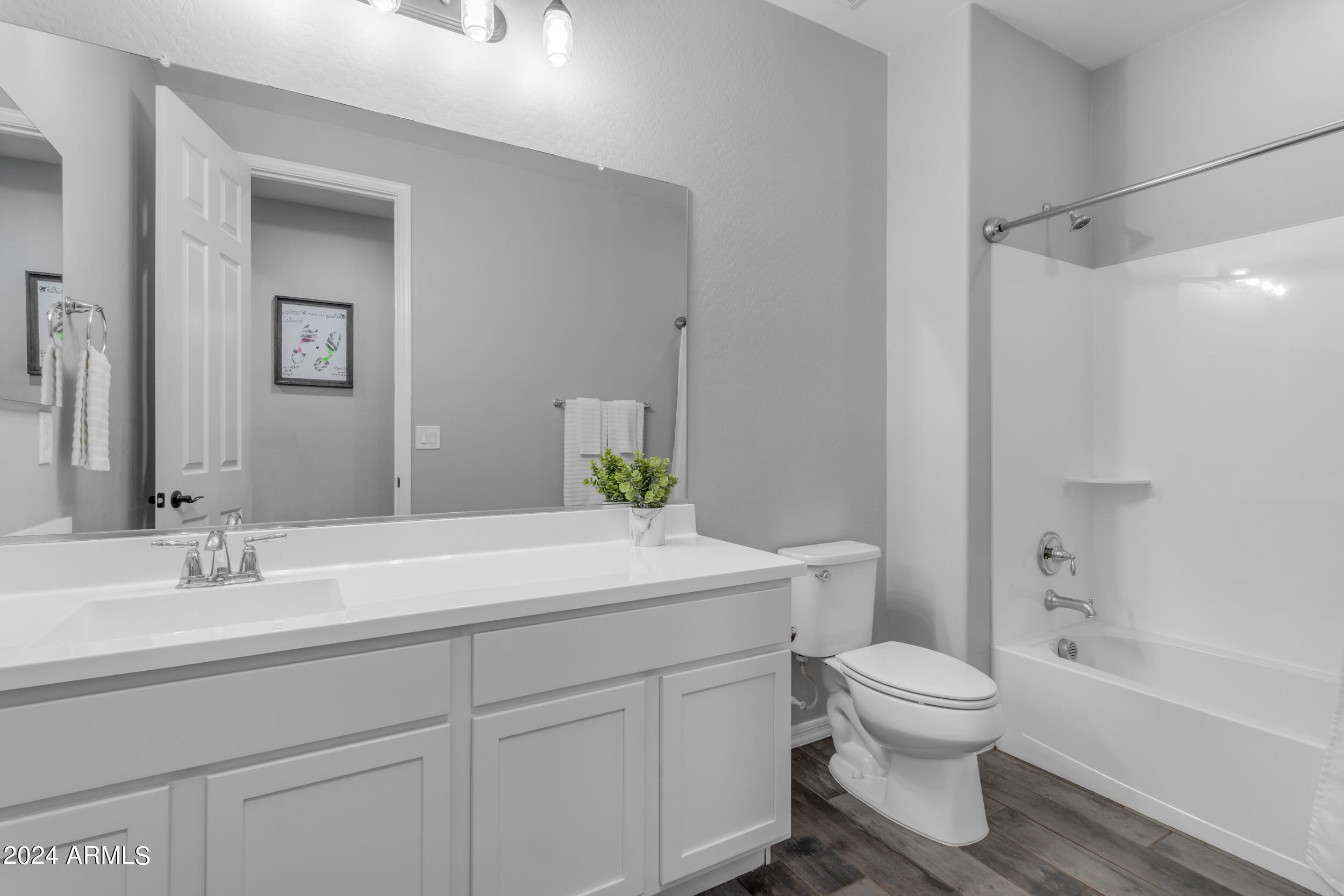 10064 E SATELLITE Drive