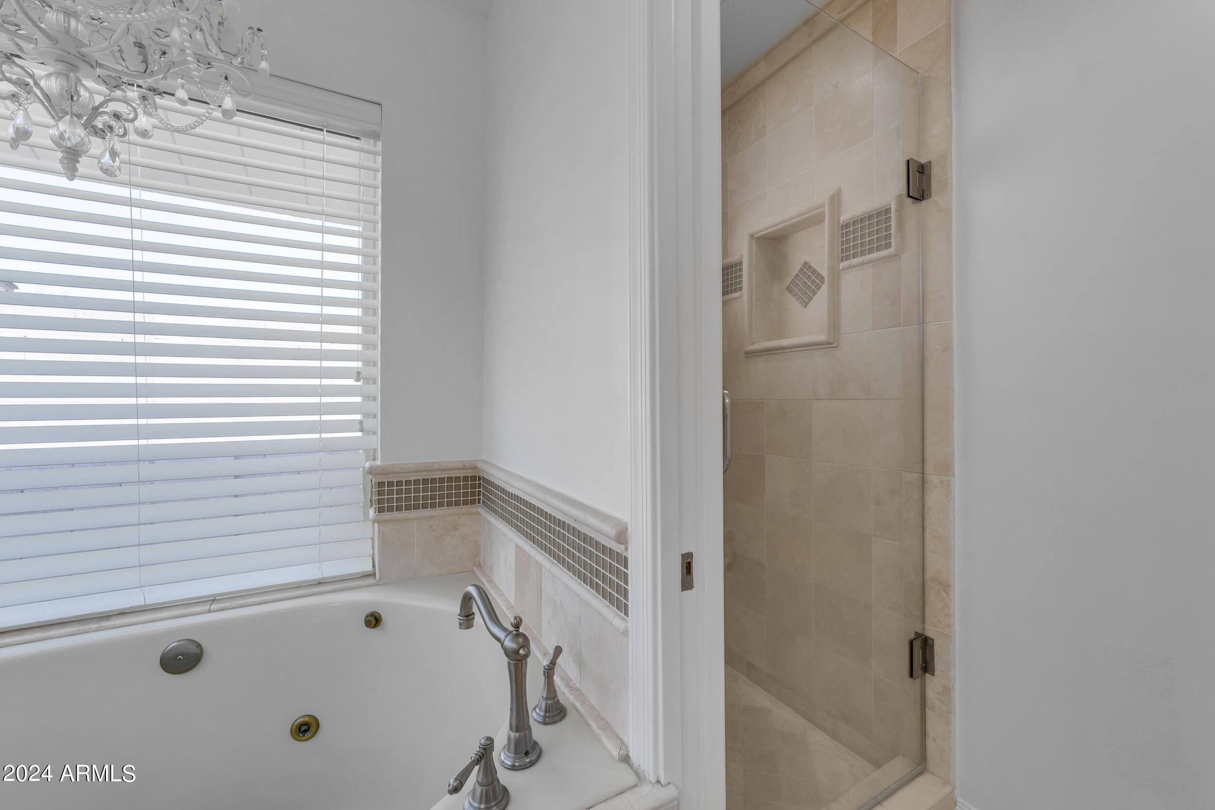 2118 E ENROSE Circle