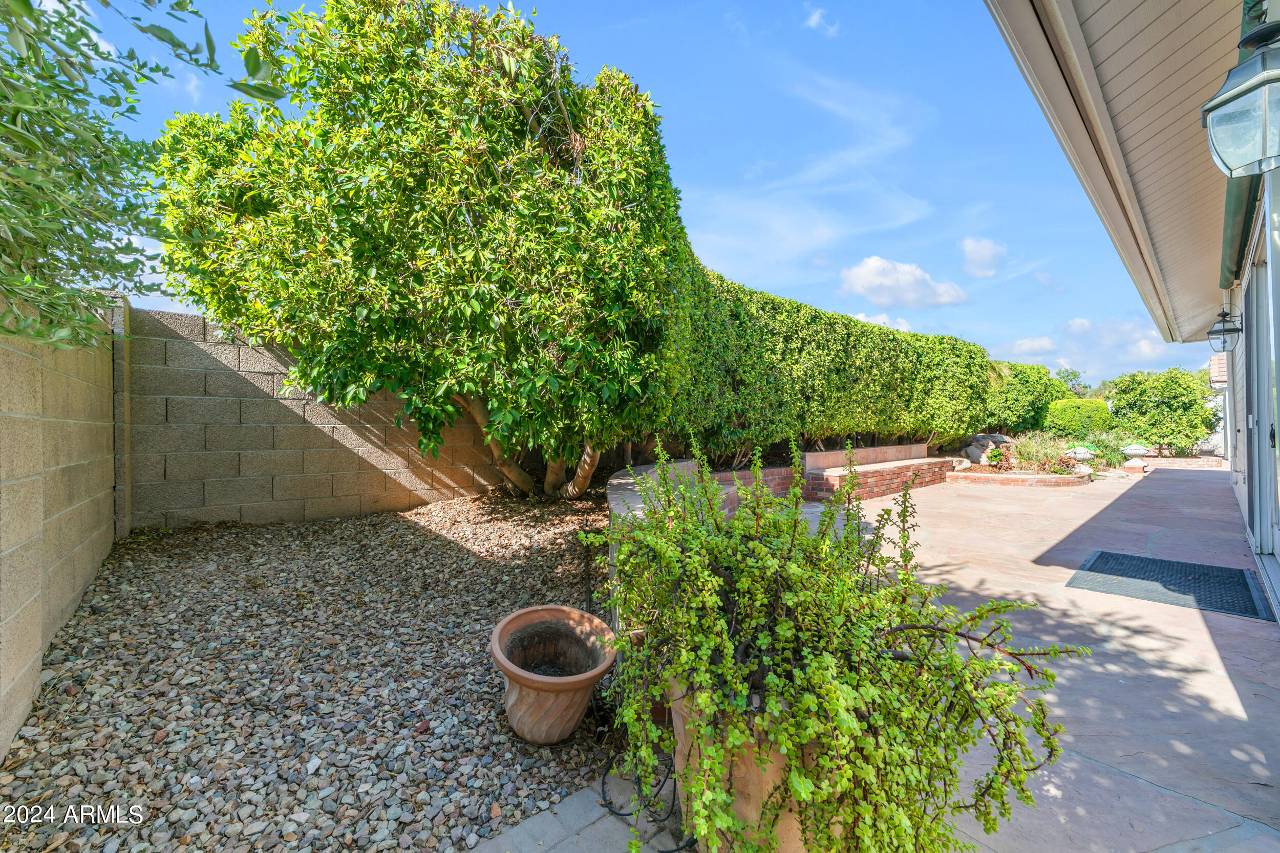 2118 E ENROSE Circle