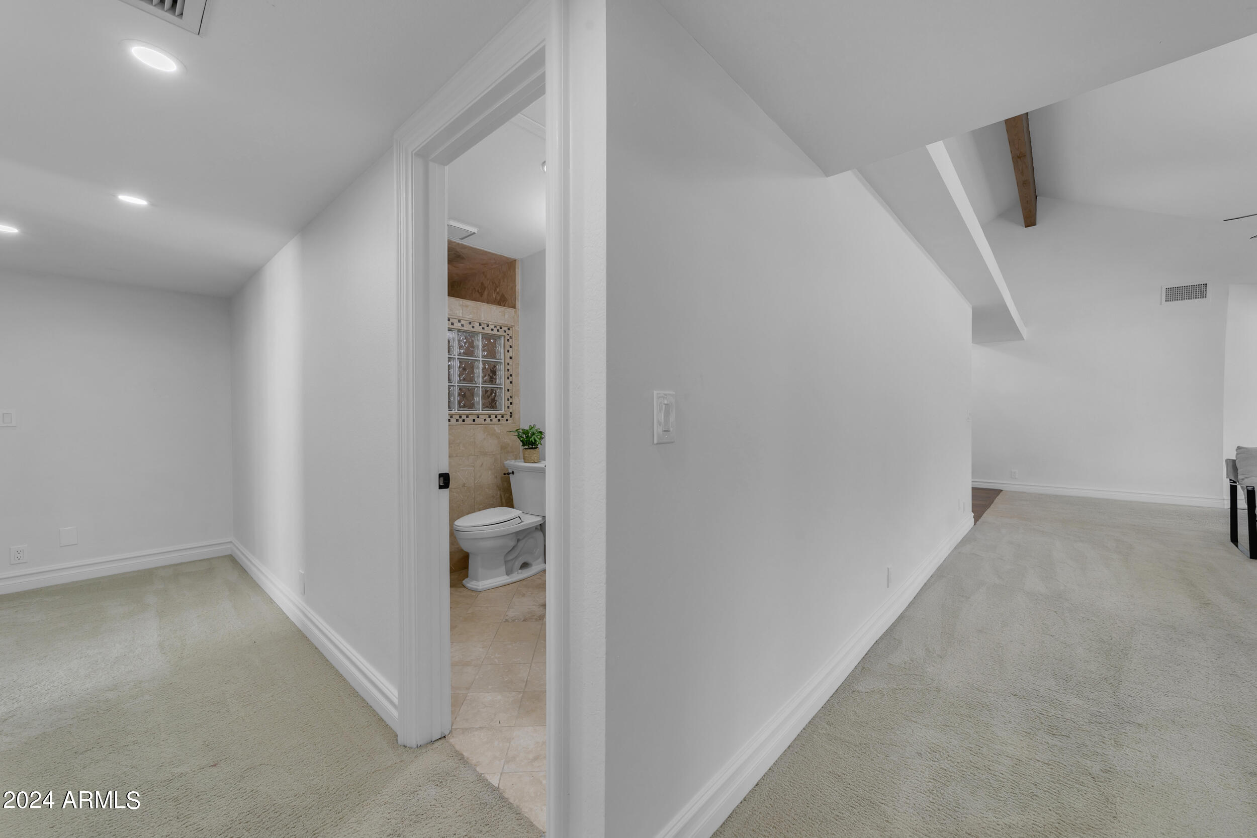 2118 E ENROSE Circle