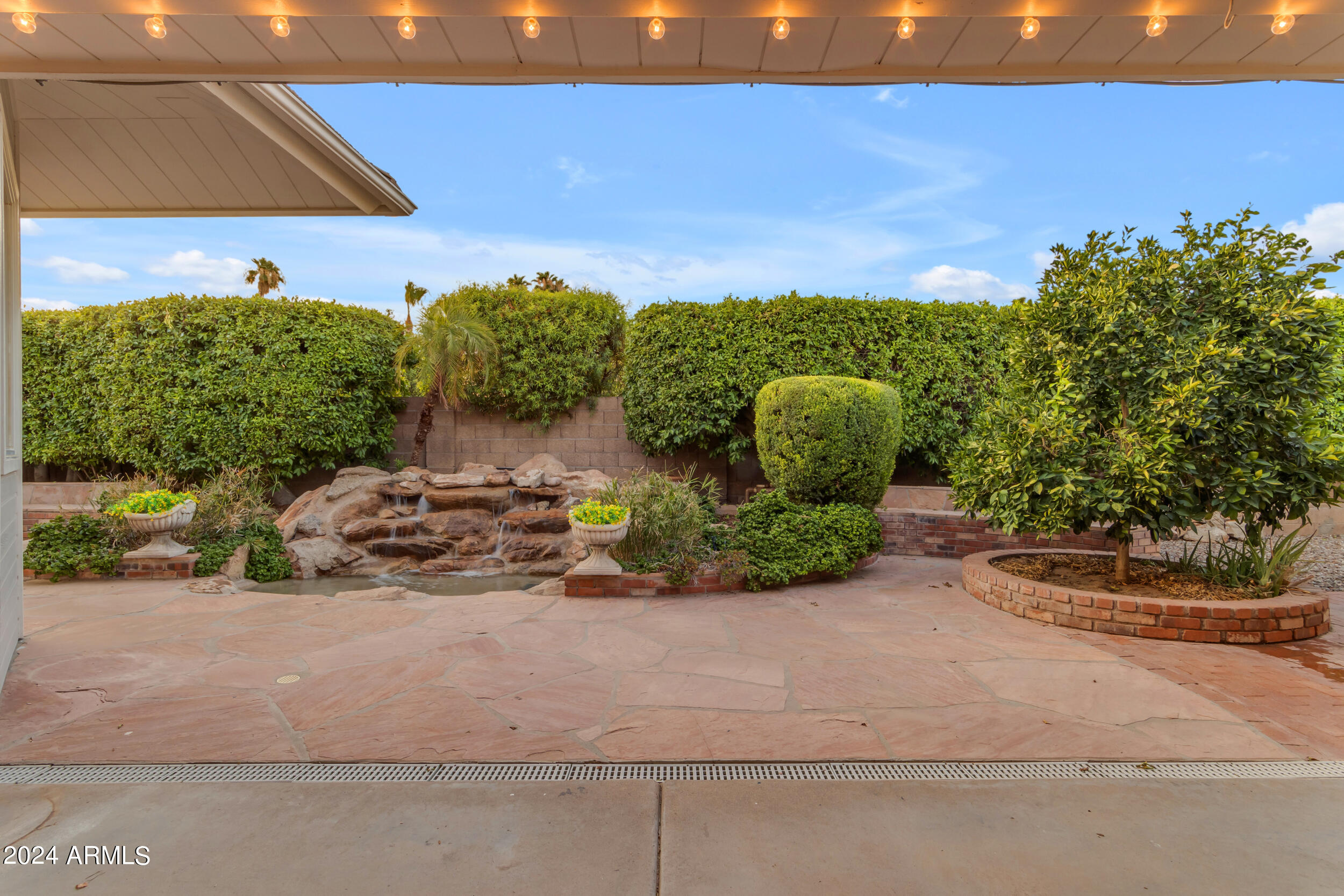 2118 E ENROSE Circle