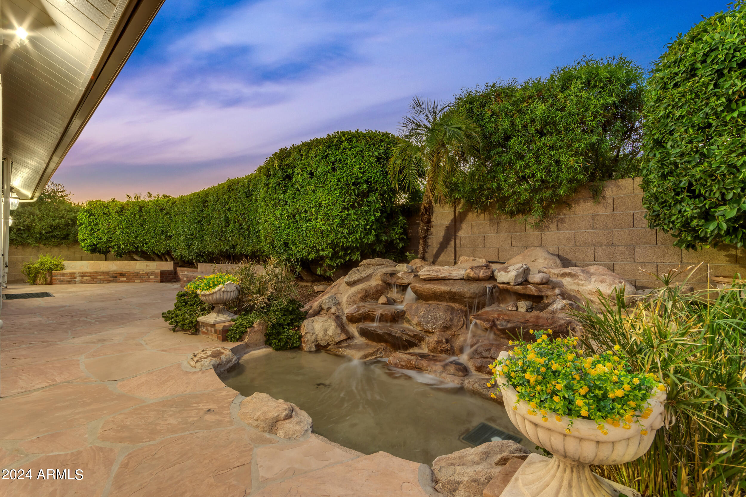 2118 E ENROSE Circle