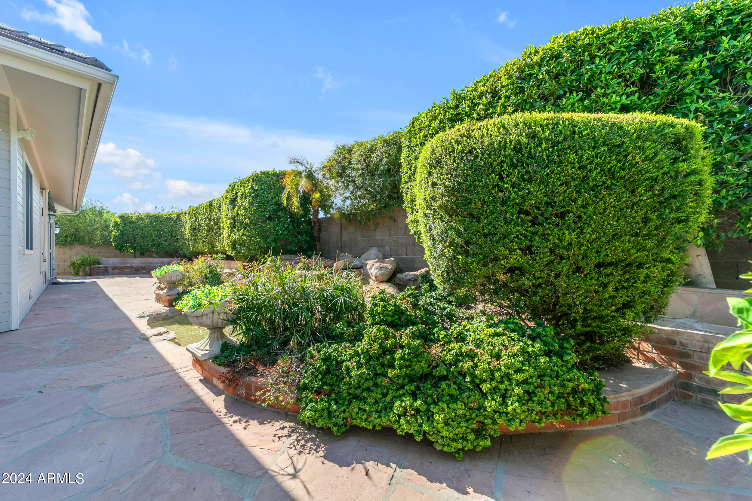 2118 E ENROSE Circle