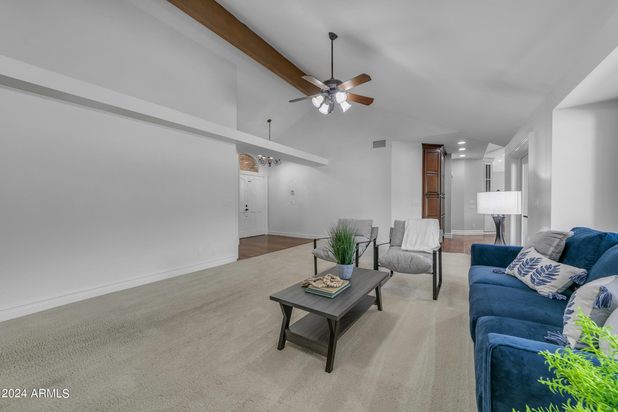 2118 E ENROSE Circle