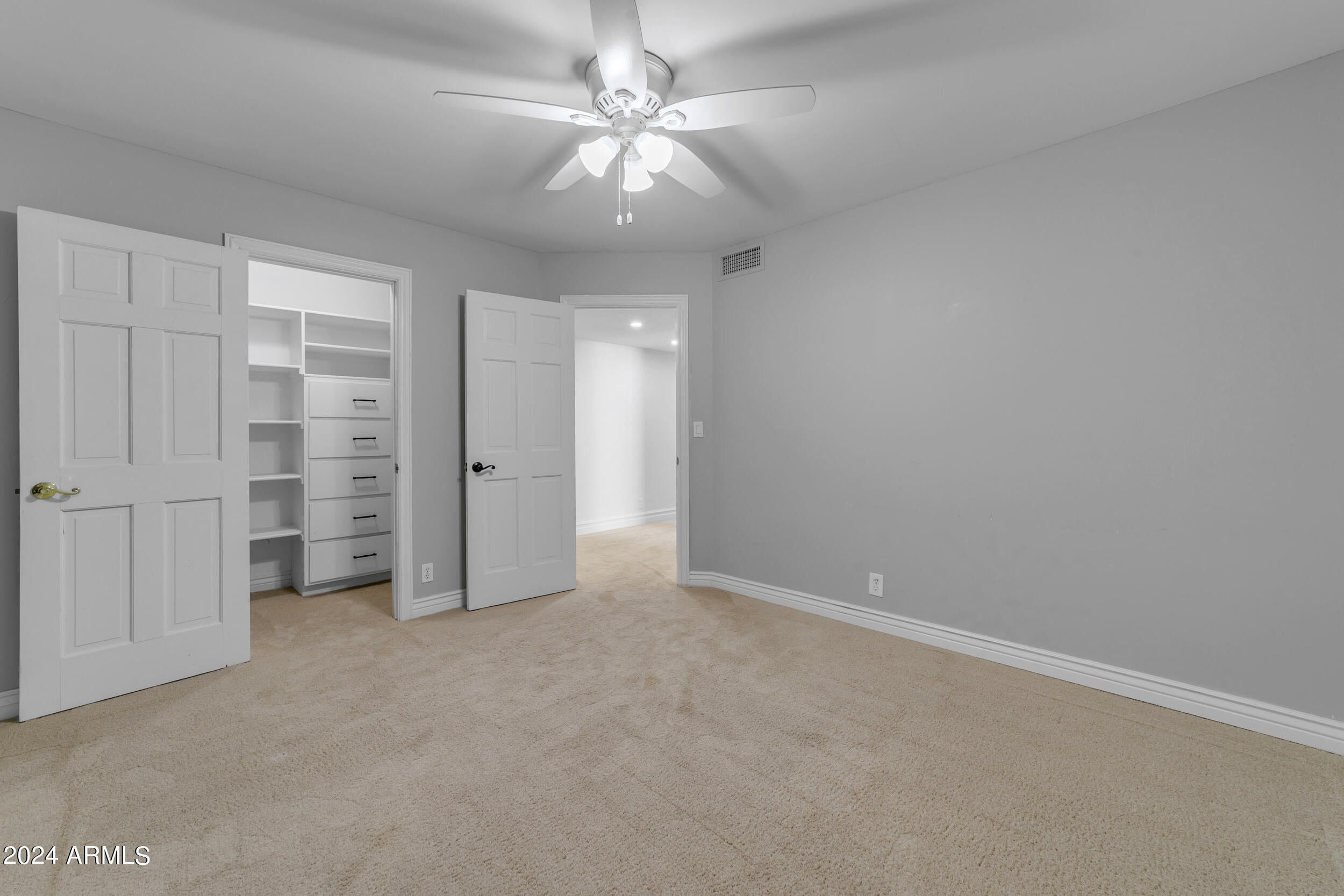 2118 E ENROSE Circle