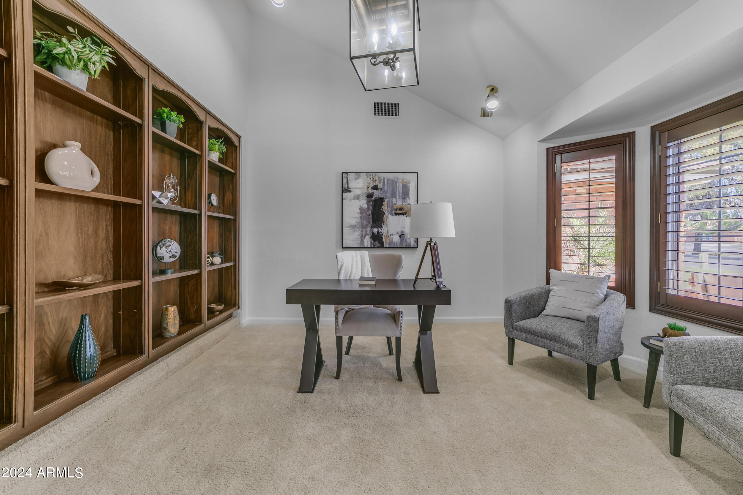 2118 E ENROSE Circle