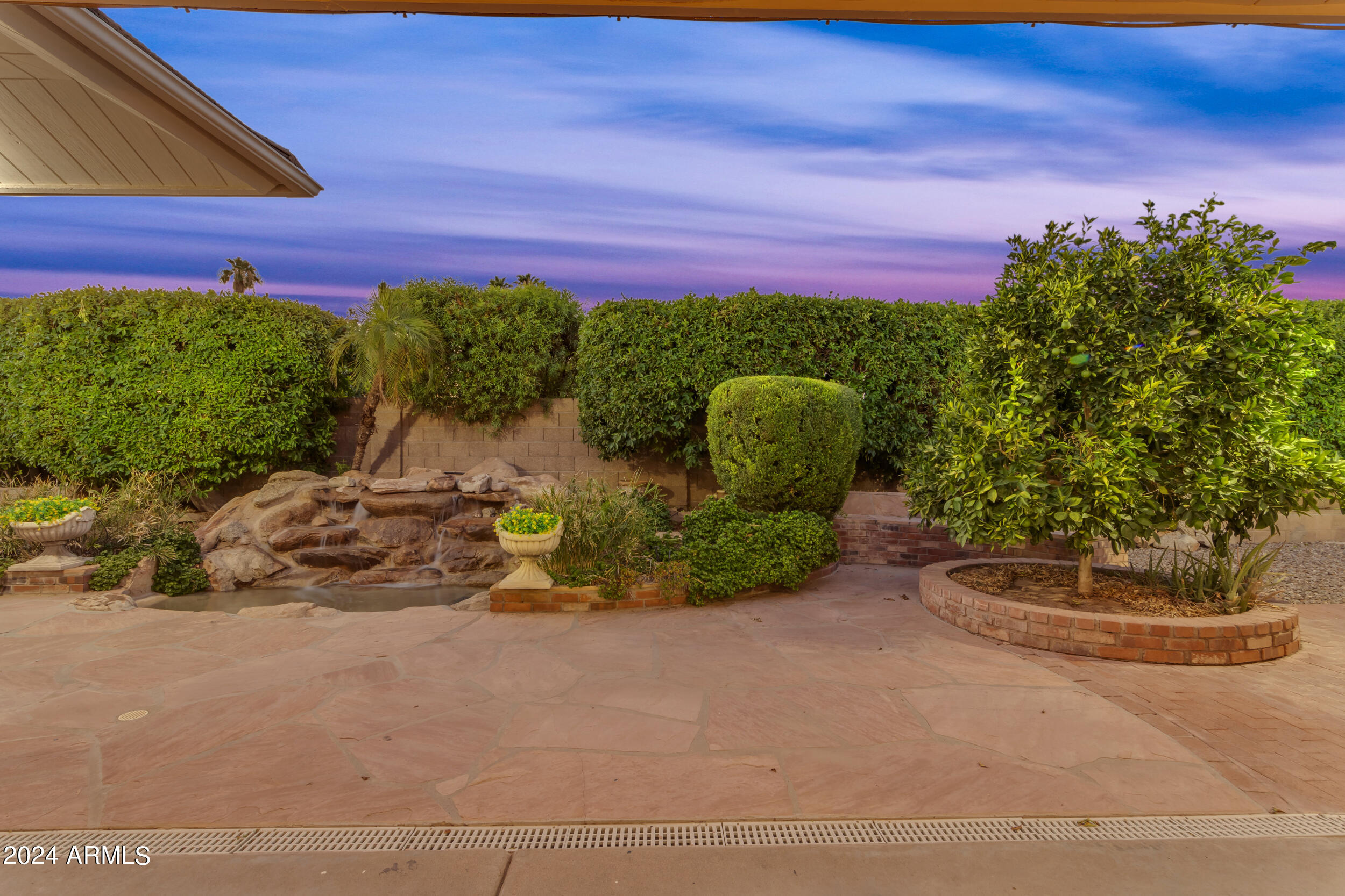 2118 E ENROSE Circle