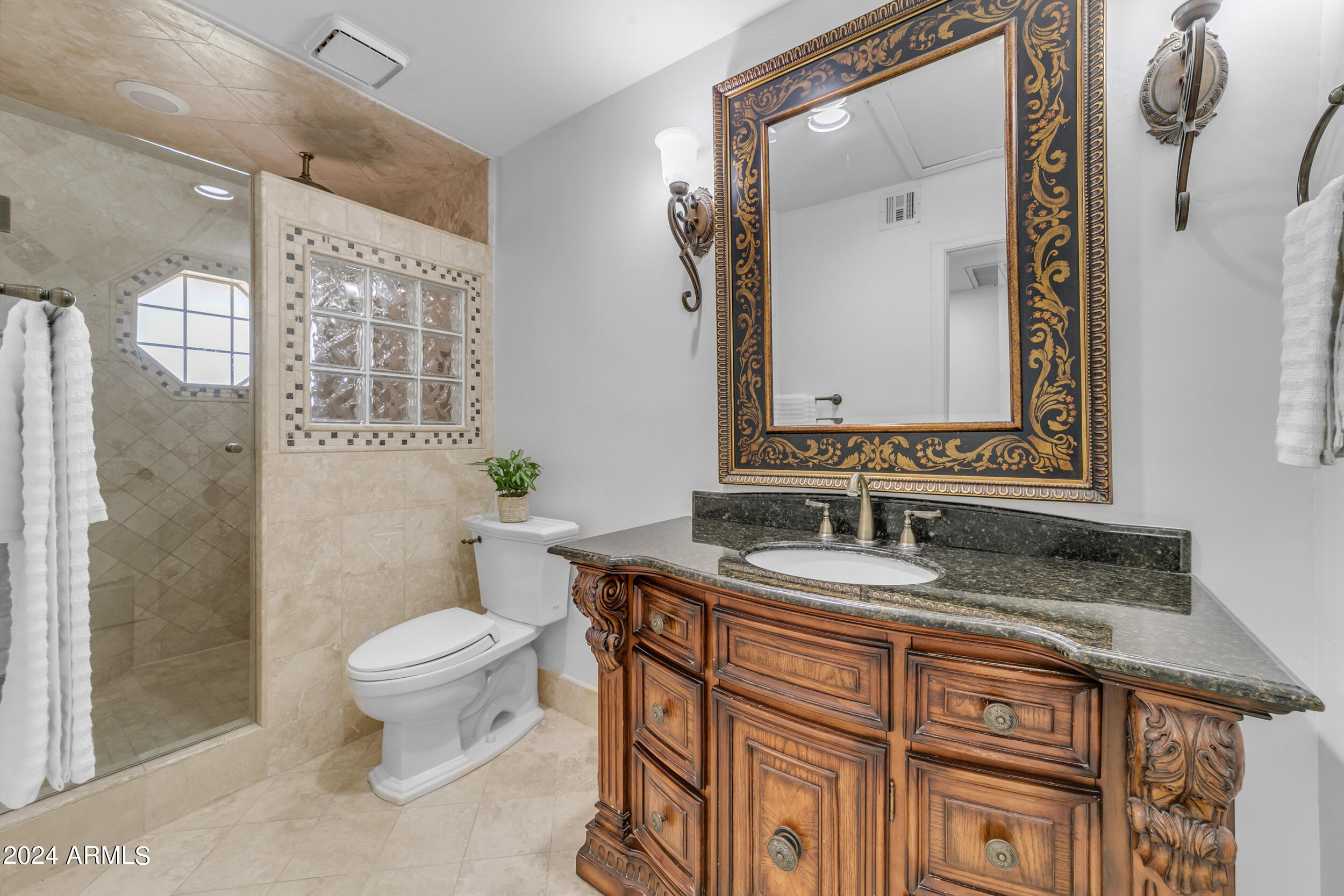 2118 E ENROSE Circle