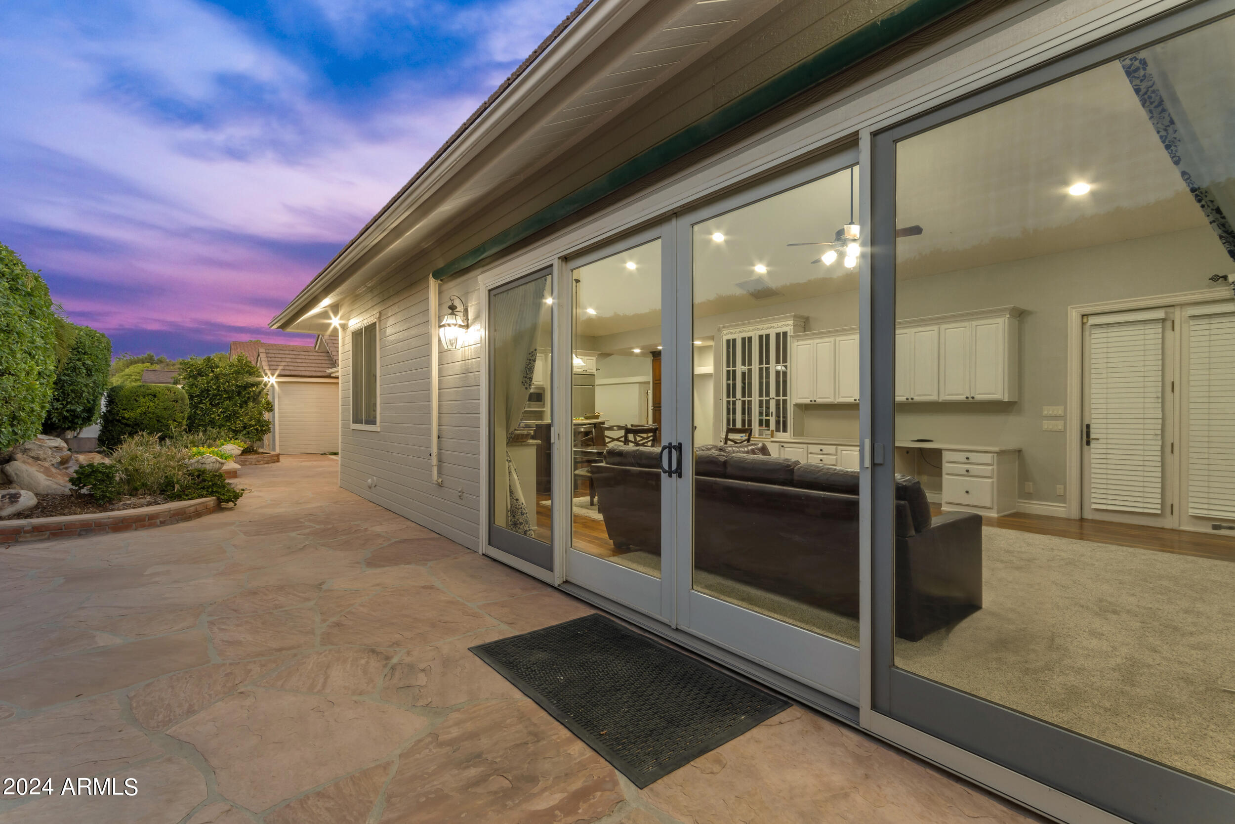 2118 E ENROSE Circle